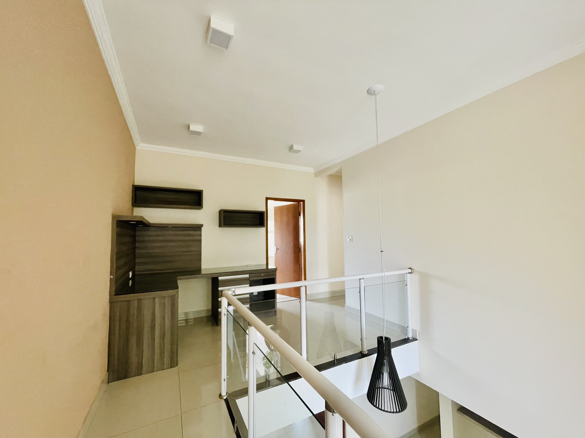 Casa para locação com 4 dormitórios no Condomínio Campos do Conde II em Tremembé/SP.