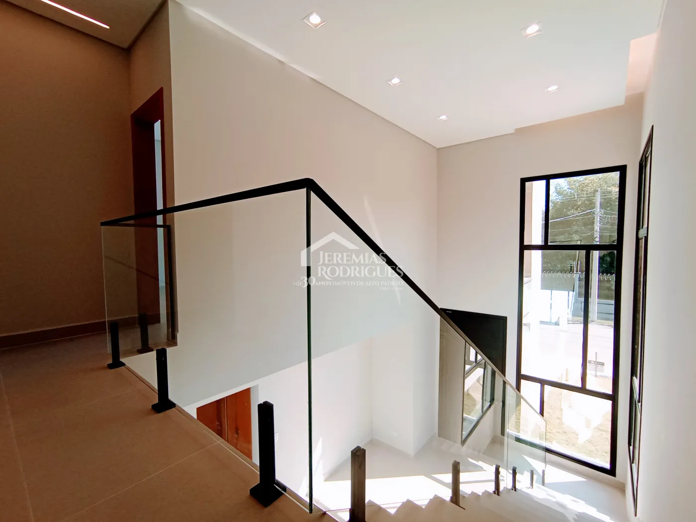 Casa à venda com 3 dormitórios no Condomínio Malibu em Caçapava/SP.