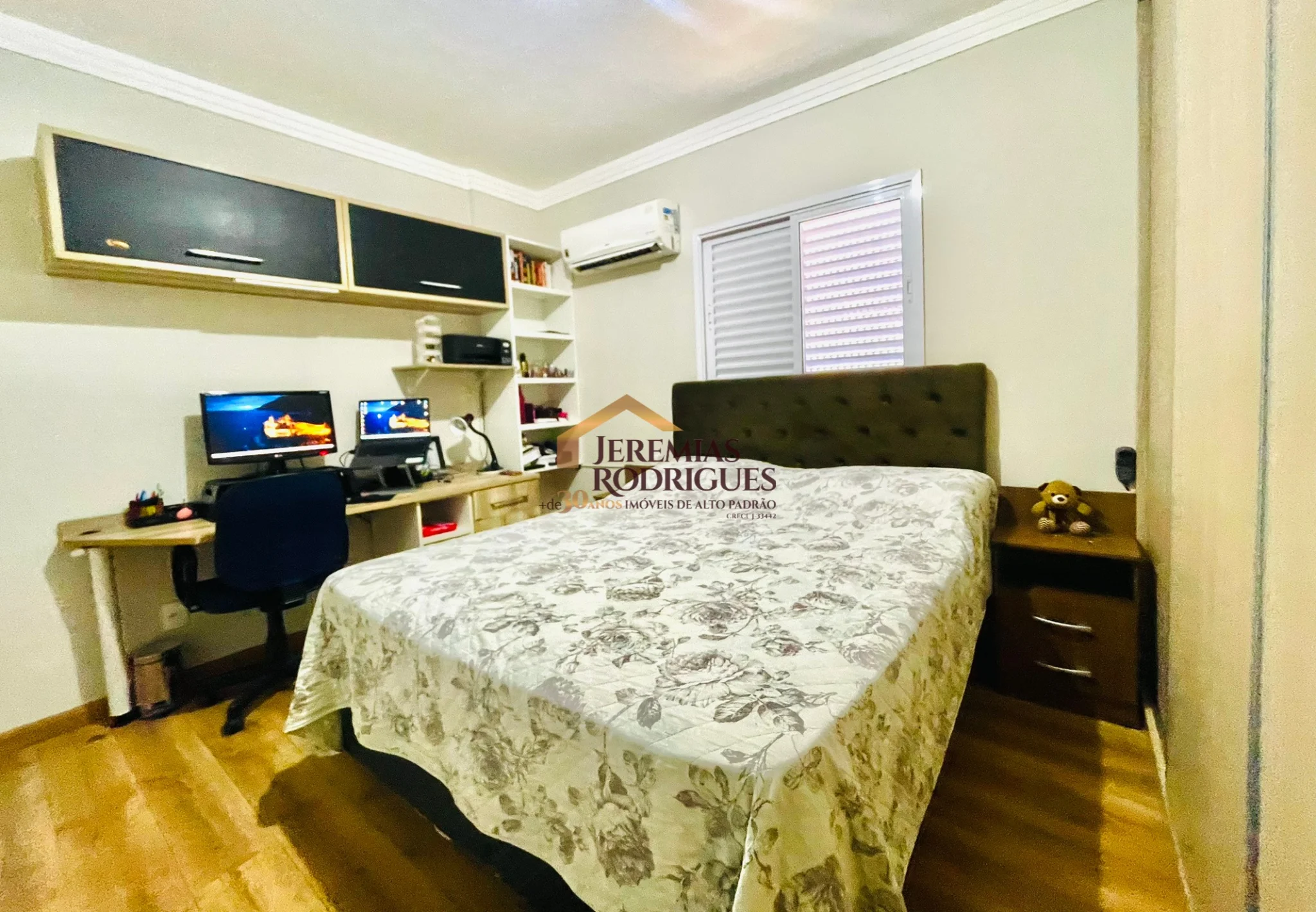 Apartamento à venda no Edifício Maison em Taubaté/ SP.