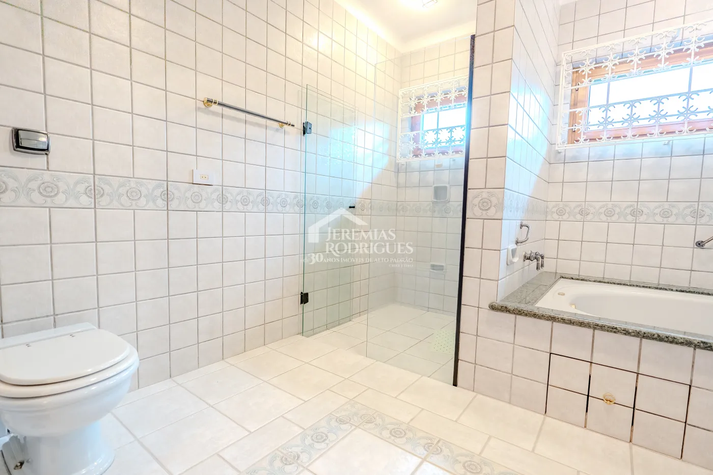 Casa com 4 suítes, 670 m² - Alto do Capivari - Campos do Jordão/SP.