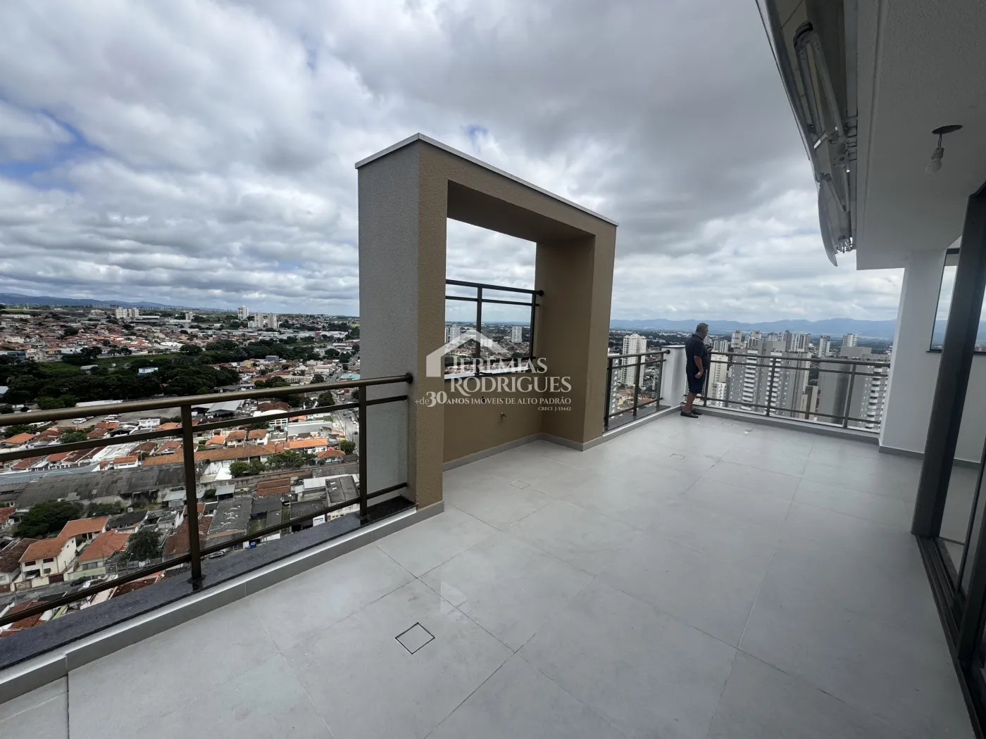 Apartamento à venda com 3 dormitórios, 119 m² no Edifício Jabuticabeiras em Taubaté/SP.