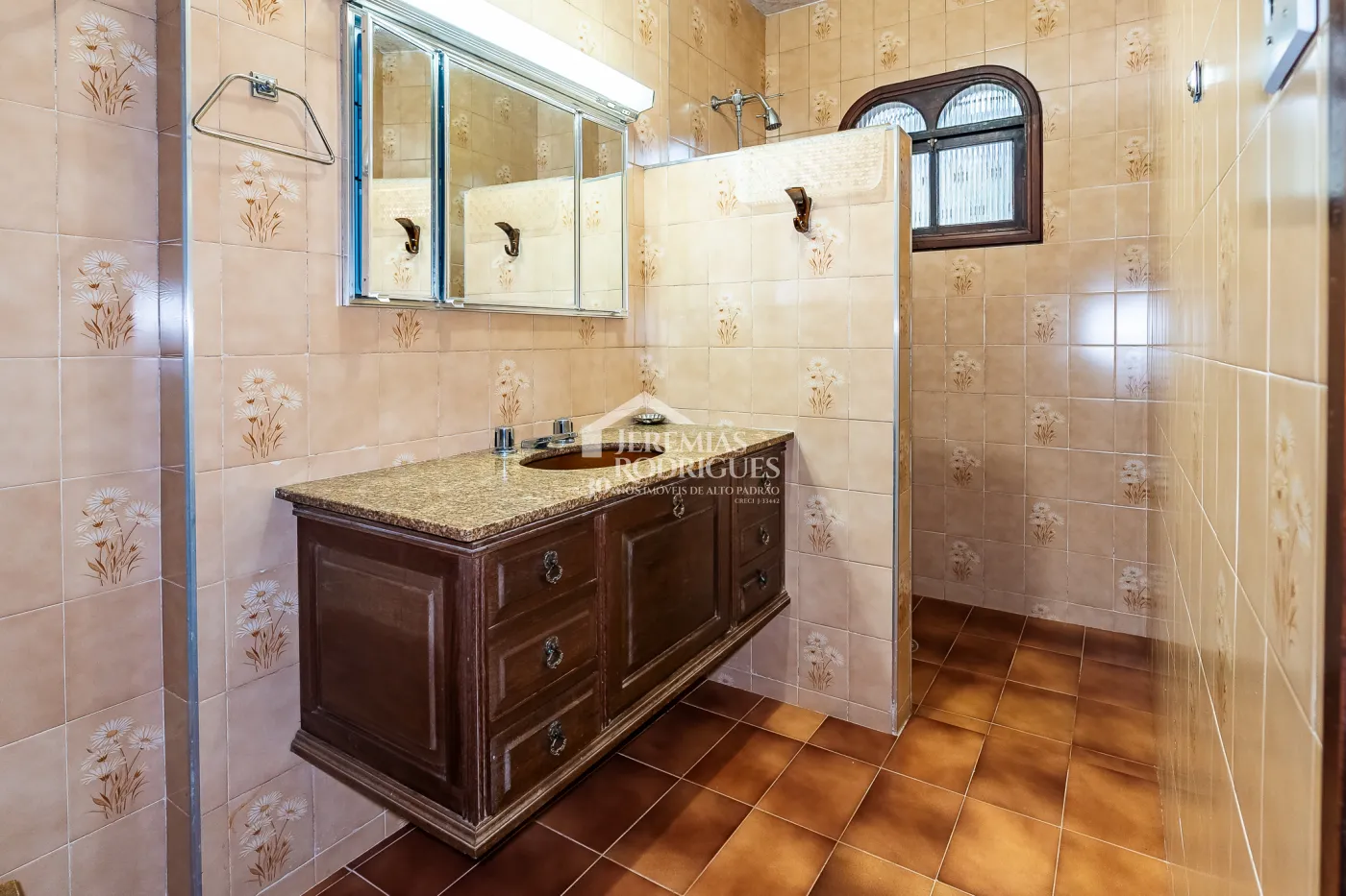 Casa com 7 dormitórios, 924 m² - Recanto das Araucárias - Campos do Jordão/SP
