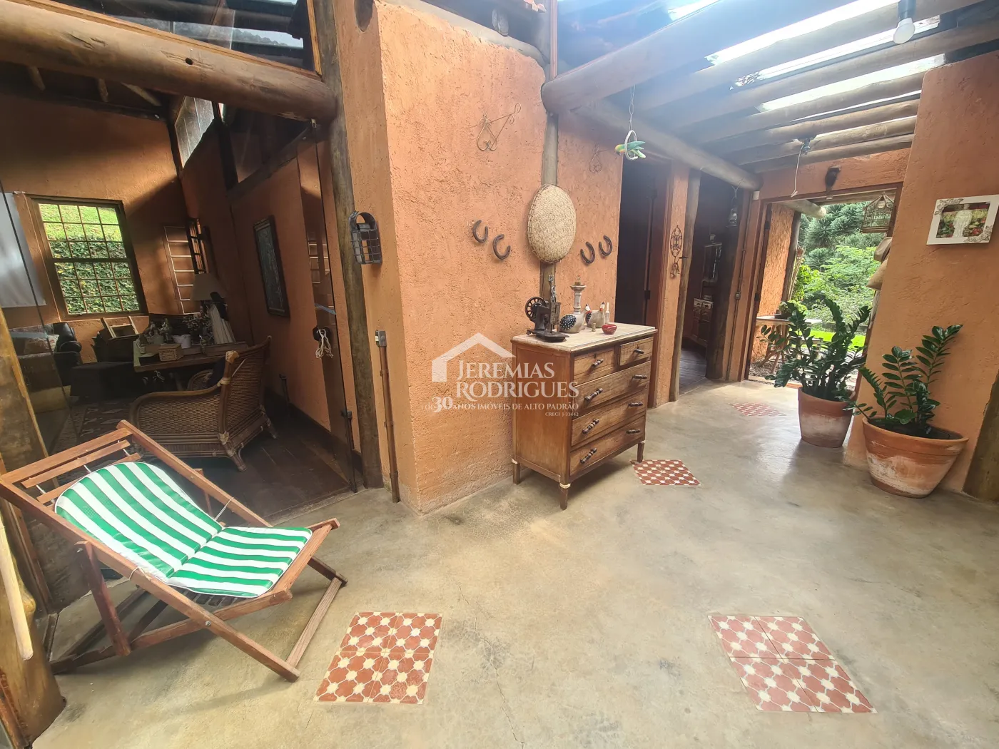 Chácara à venda com 400 m² no bairro Santa Cruz em Santo Antônio do Pinhal/SP.