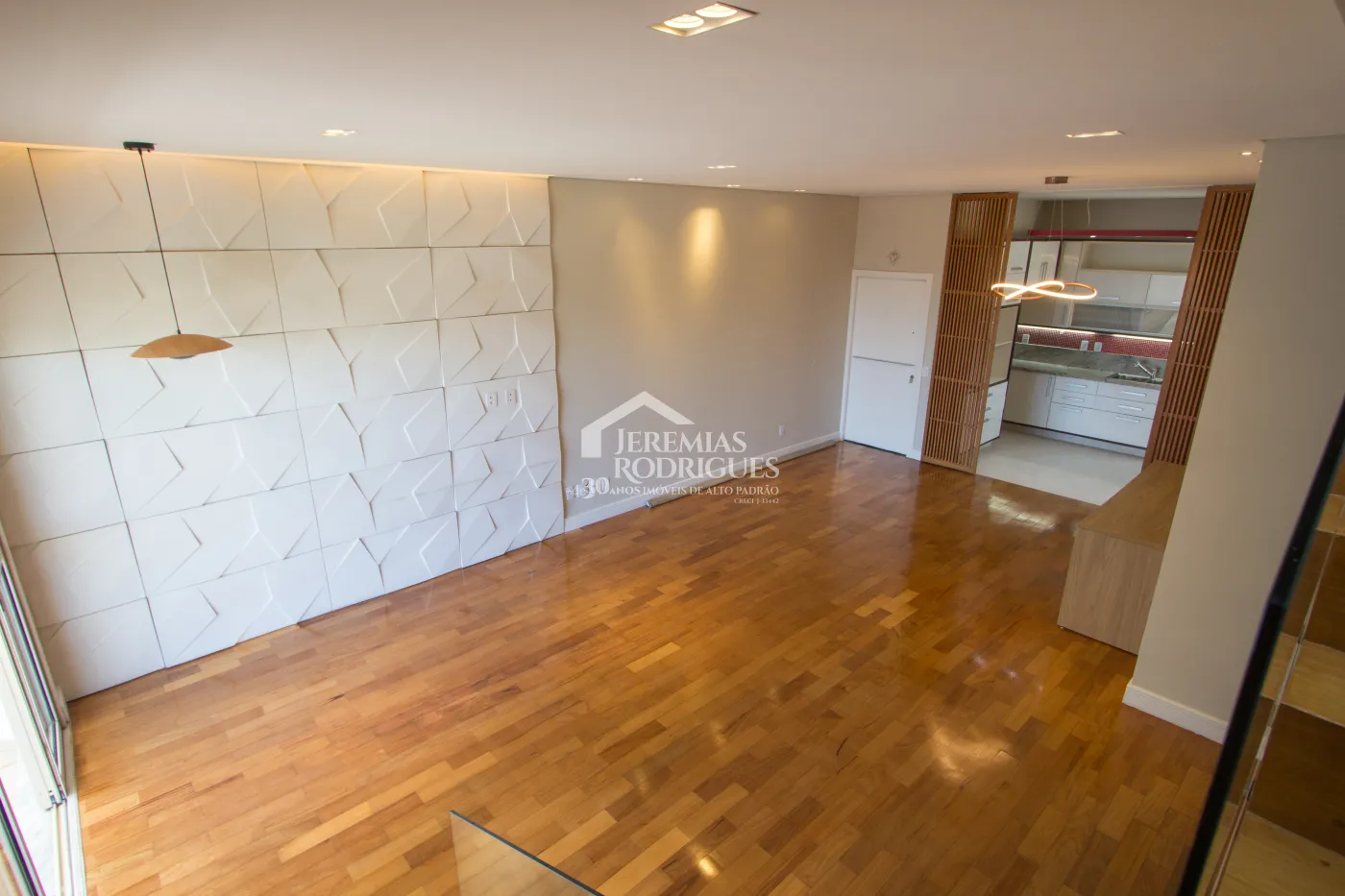 Apartamento à venda com 3 suítes, 274 m² no Edifício Milão em Taubaté/SP.