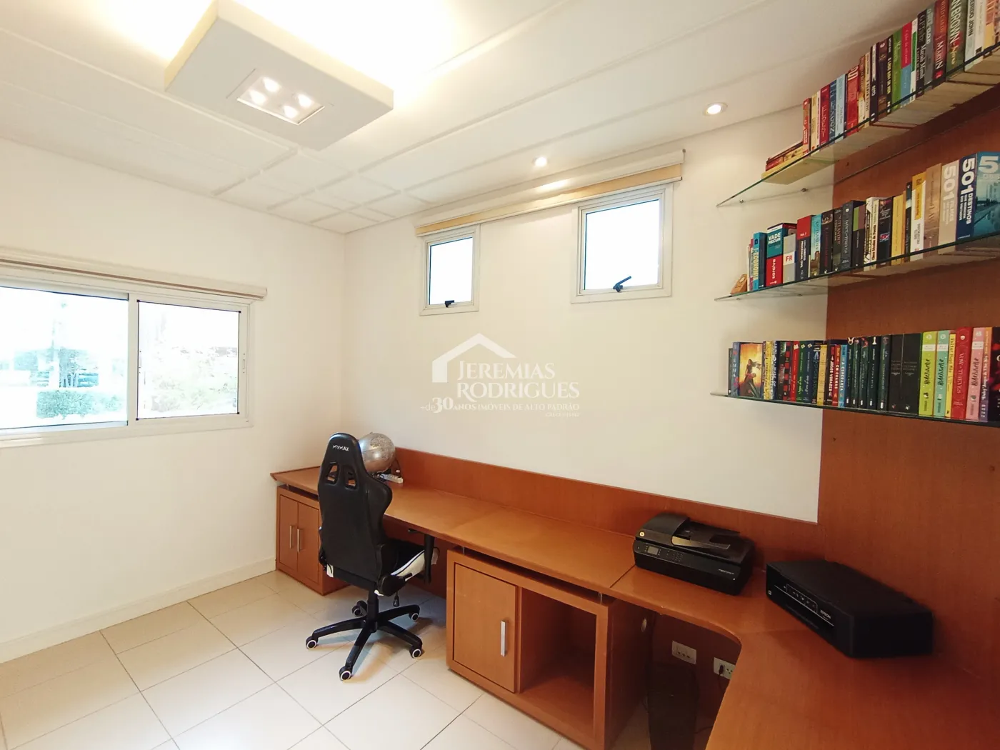 Casa à venda com 4 dormitórios no Condomínio Taubaté Village em Taubaté/SP.