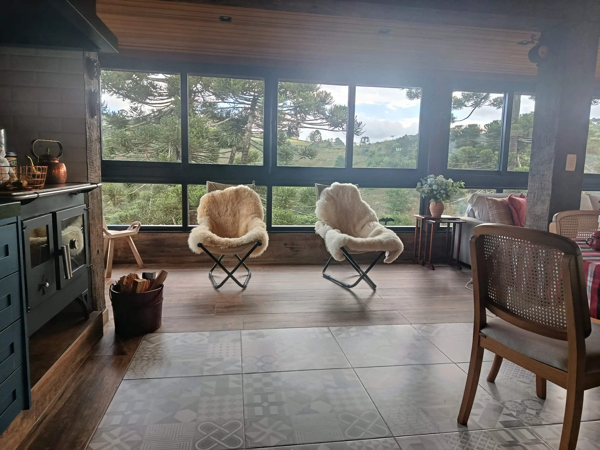 Casa à venda com 3 suítes no Condomínio Iporanga em Campos do Jordão/SP. 