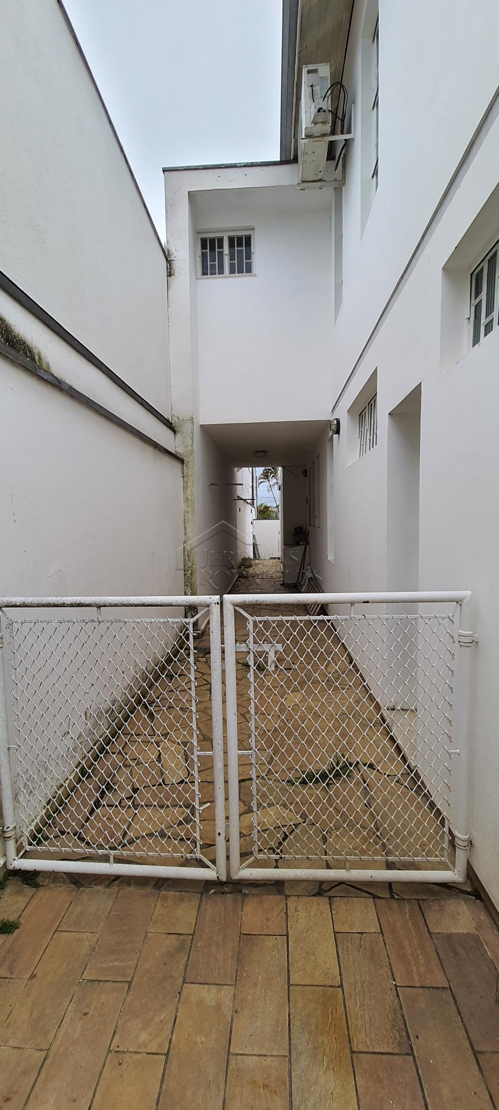Casa à venda com 4 suítes no bairro Jardim das Nações em Taubaté/SP.
