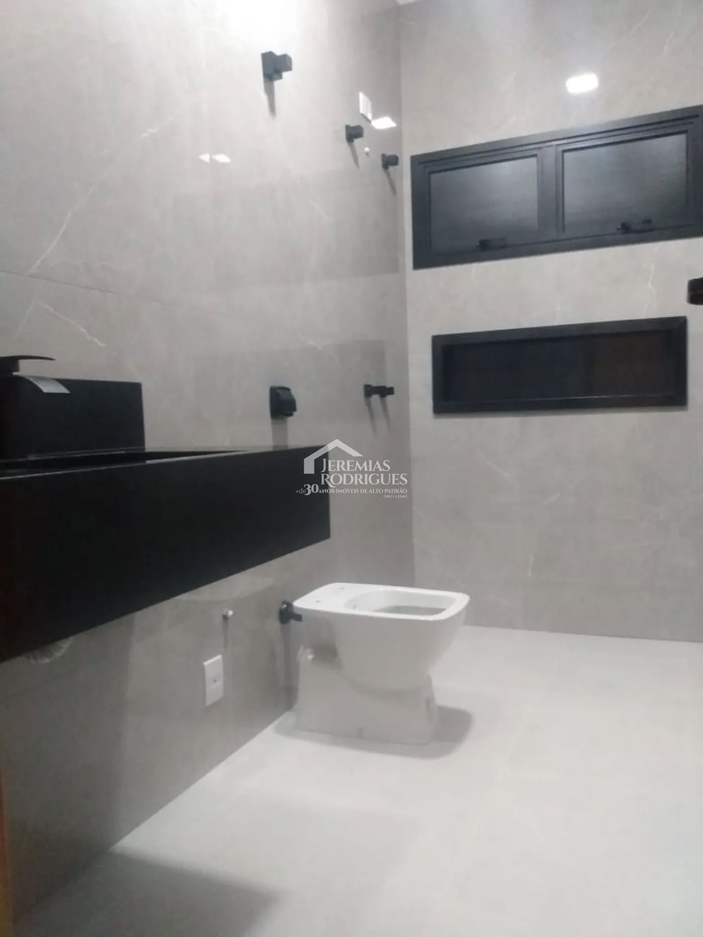 Casa à venda com 2 dormitórios no Condomínio Barão de Tremembé em Tremembé/SP