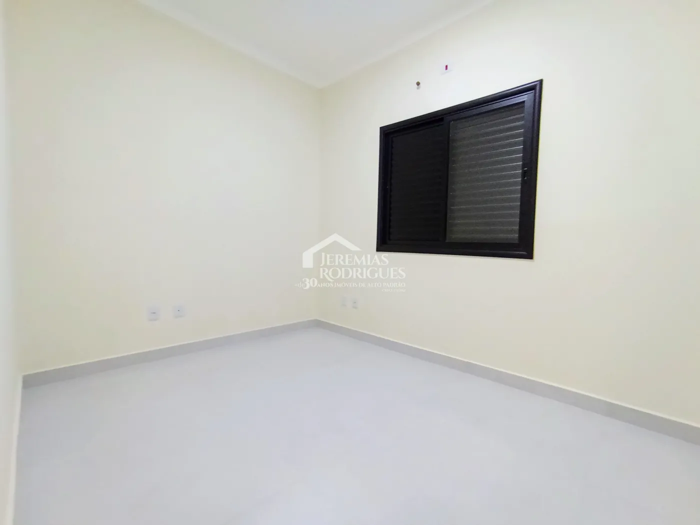 Casa para venda e locação com 3 dormitórios no Bosque da Imperatriz em Pindamonhangaba/SP.