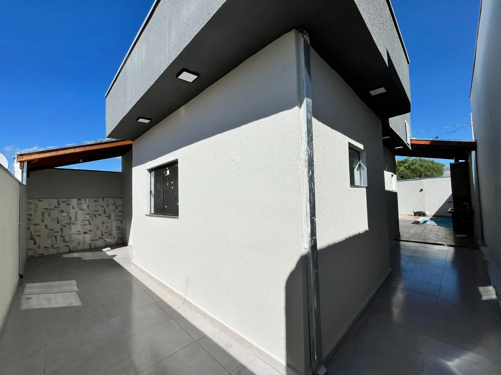 Casa à Venda em Pindamonhangaba com Piscina Privativa — 3 Dormitórios, Suíte, 102 m² | Próxima ao Centro