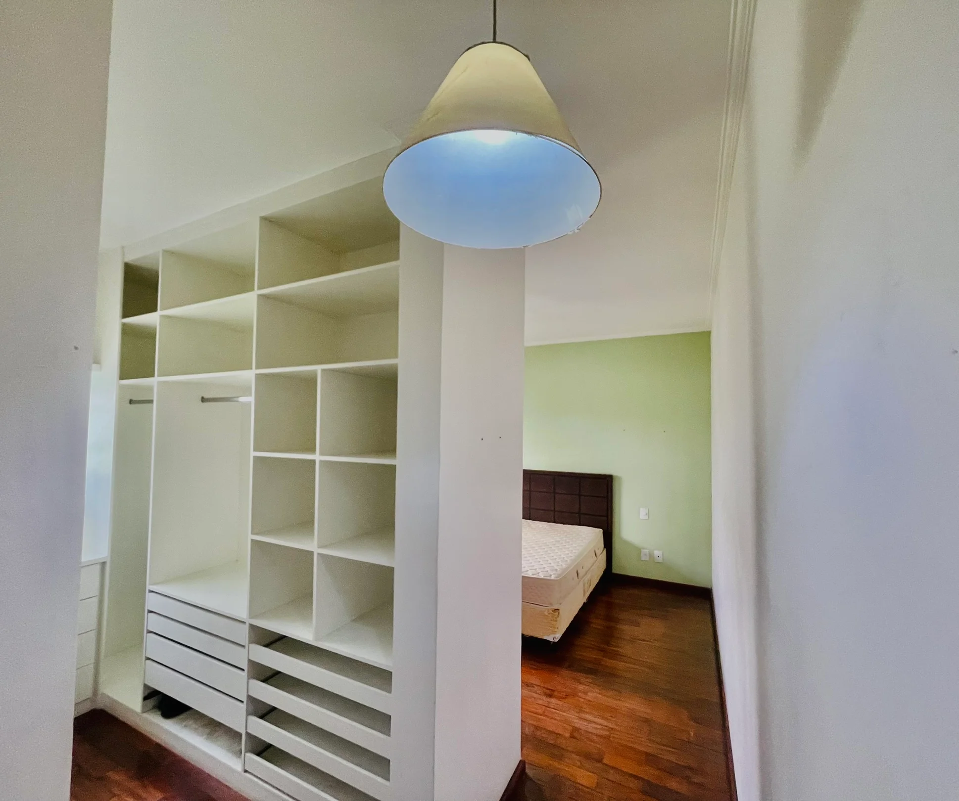 Casa à venda com 4 dormitórios no Condomínio Real Ville em Pindamonhangaba/SP. 