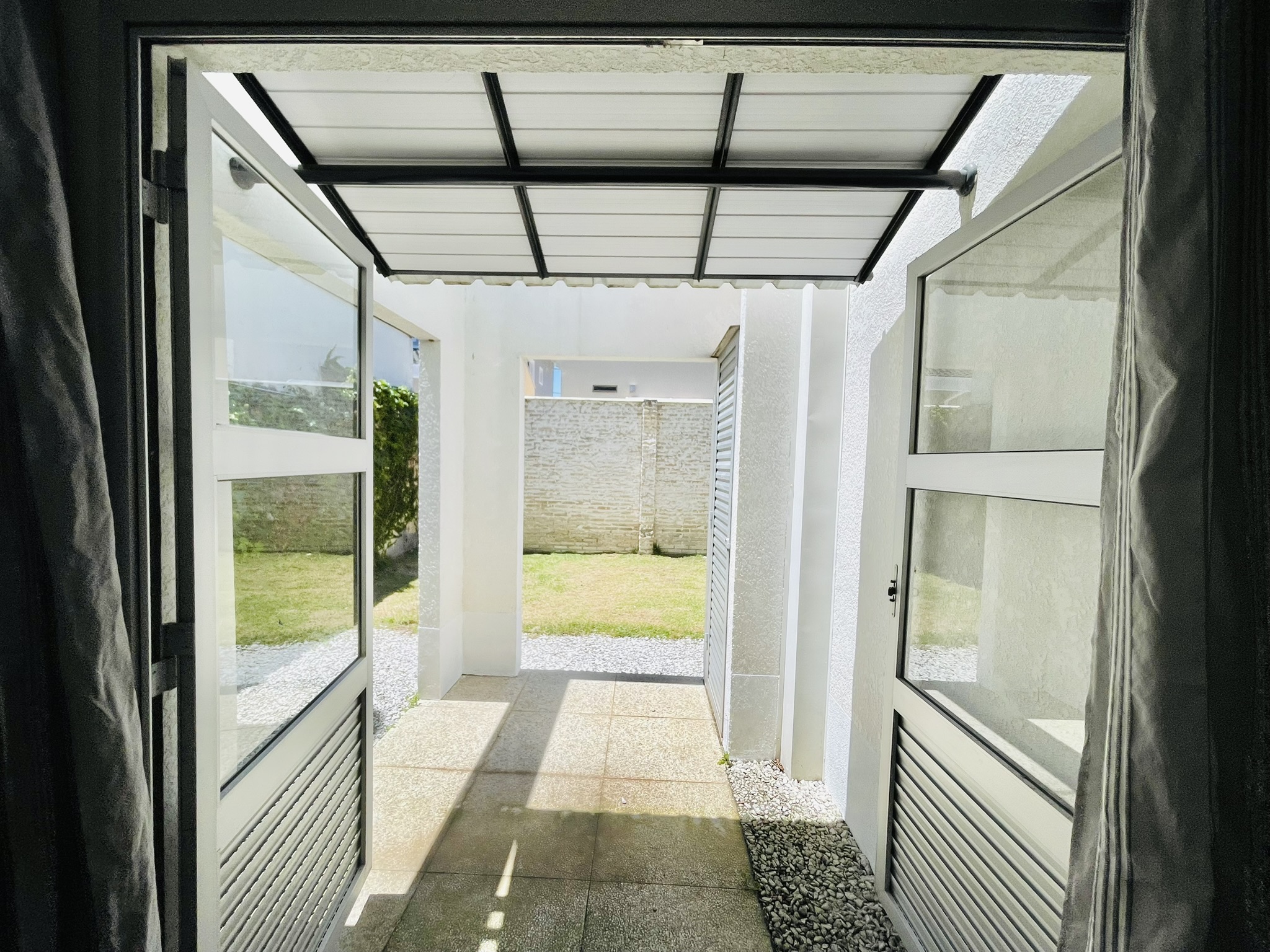 Casa à venda com 3 suítes no Condomínio Campos do Conde II em Tremembé/SP.