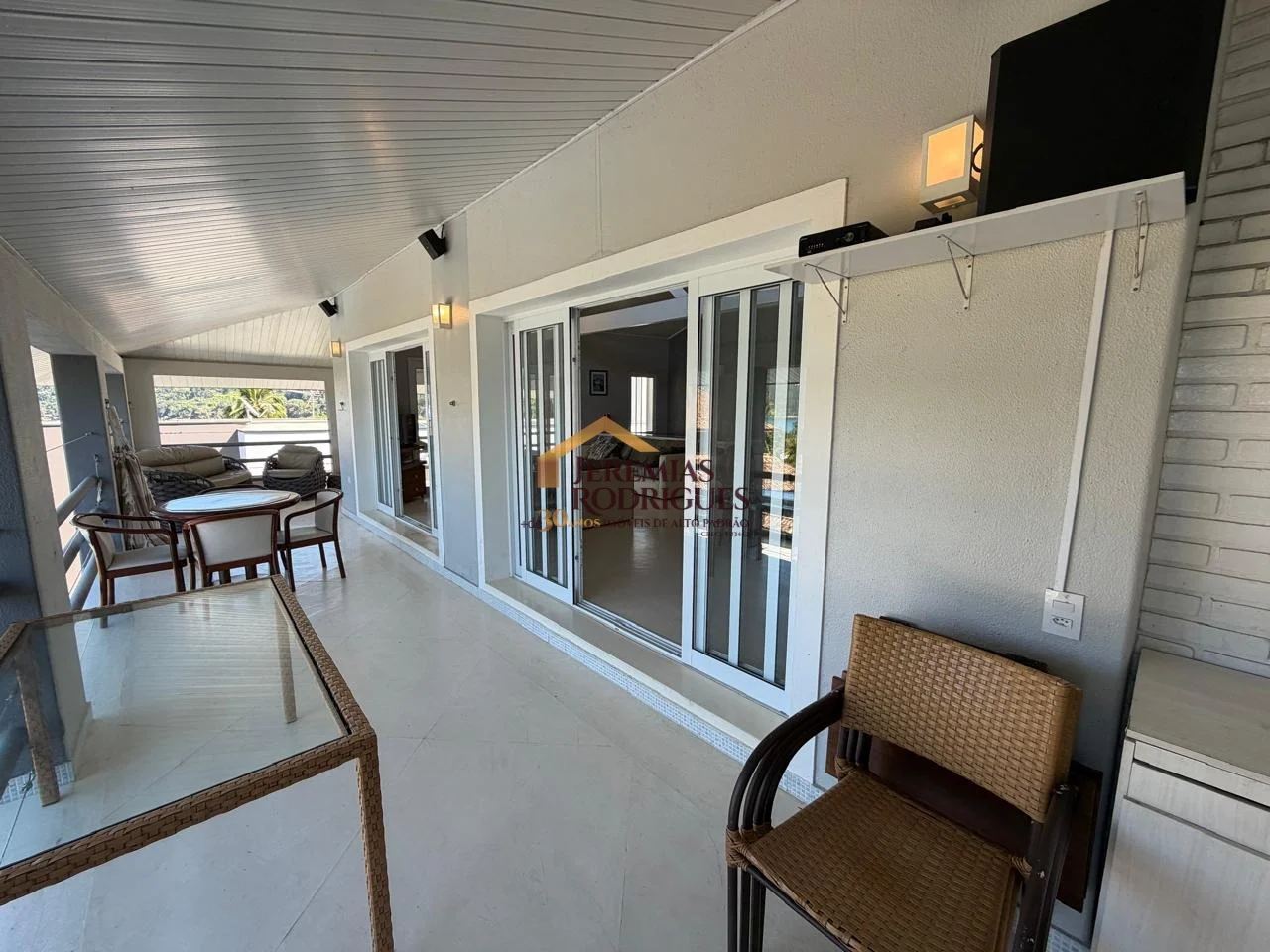Casa à venda no Condomínio Santa Rita em Ubatuba/SP.