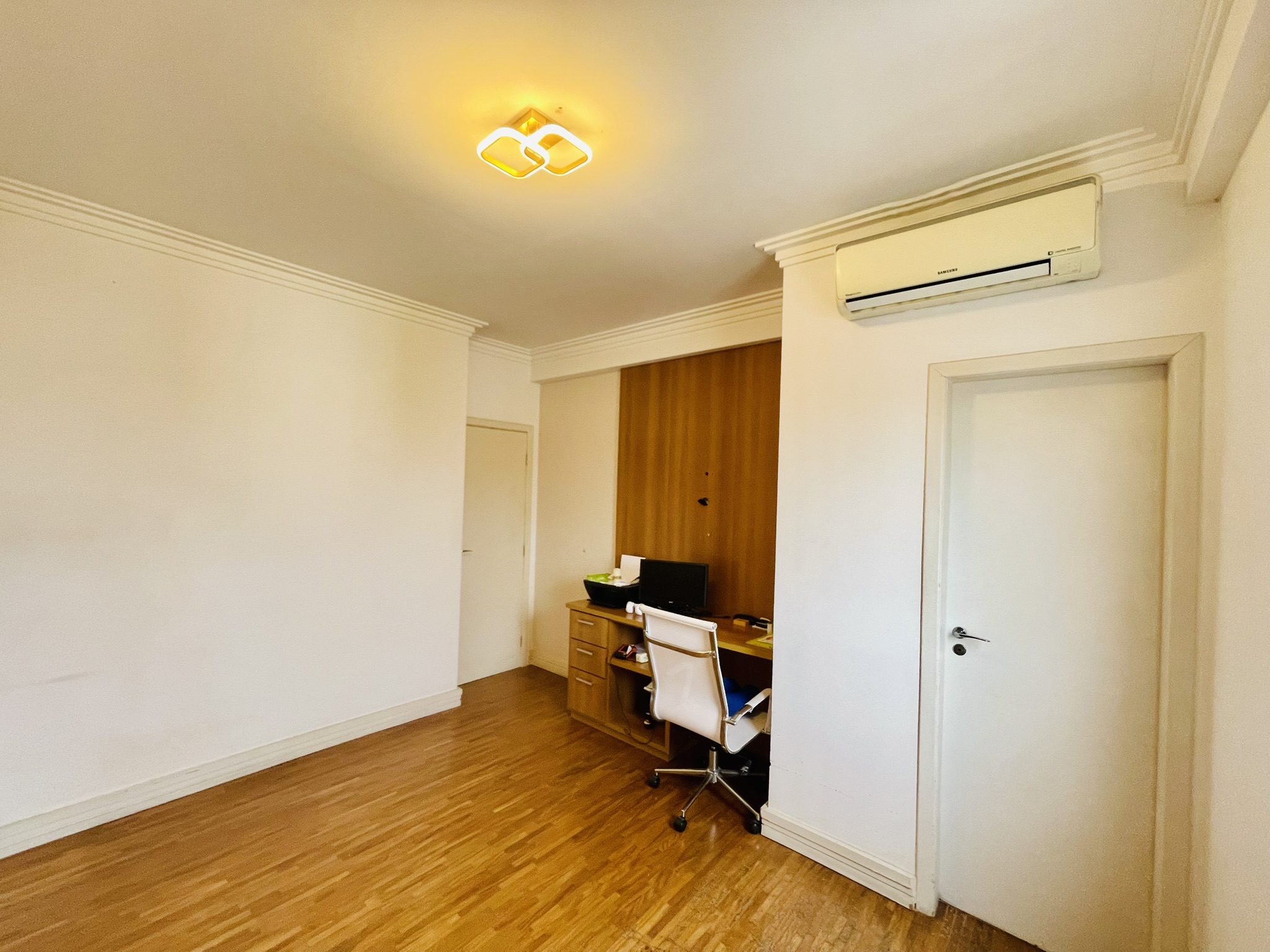 Cobertura duplex com 3 suítes no Edifício Solar do Jatobá em Taubaté/SP. 