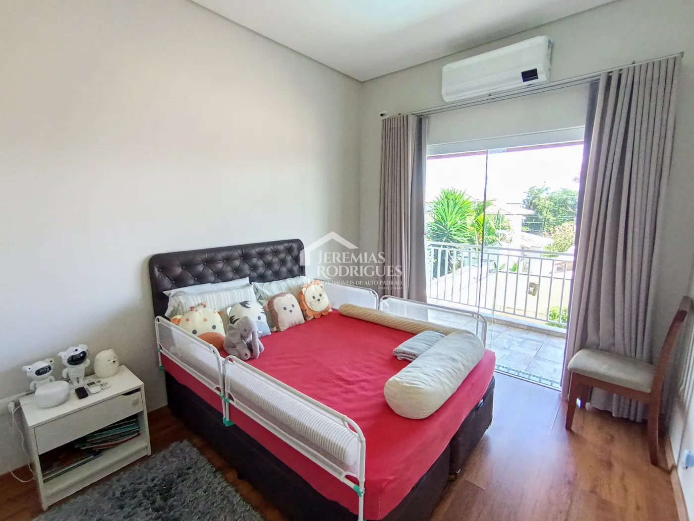 Casa à venda com 3 suítes no Condomínio Reserva dos Lagos em Pindamonhangaba/SP.