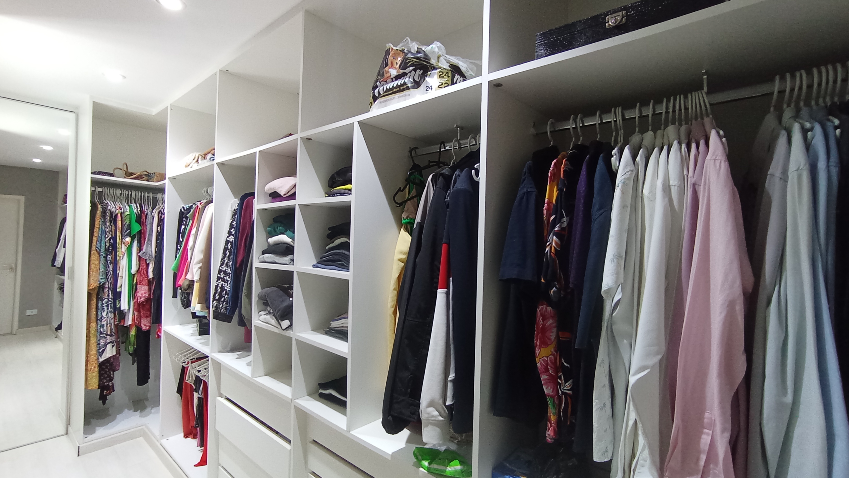 Casa à venda com 3 dormitórios no Condomínio Portal do Sol em Tremembé/SP.