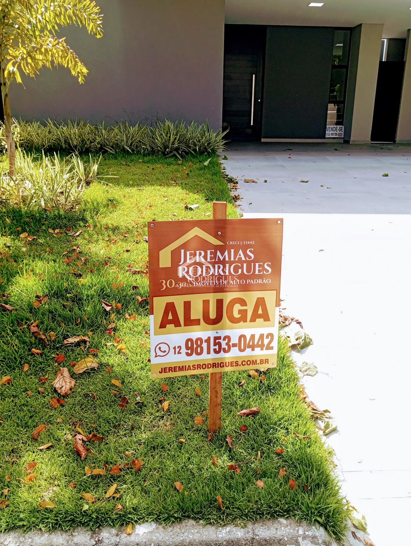 Casa à venda com 3 suítes no Condomínio Campos do Conde II em Tremembé/SP.