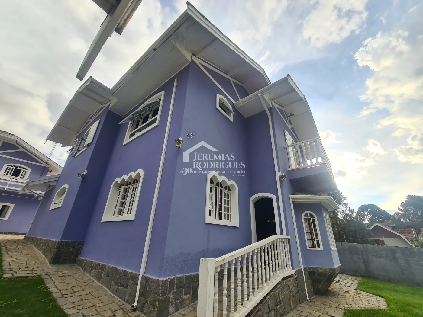 Casa para venda com 3 suítes no bairro Vila Ondina em Campos do Jordão/SP
