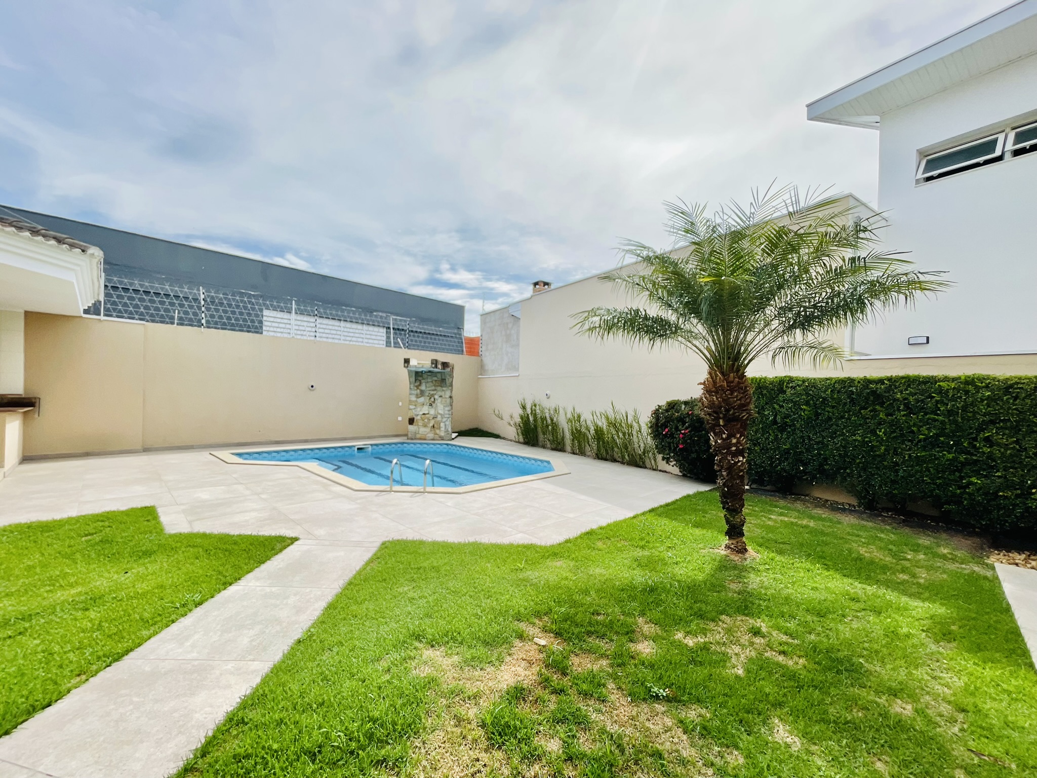 Casa para venda e locação com 4 dormitórios no Condomínio Taubaté Village em Taubaté/SP