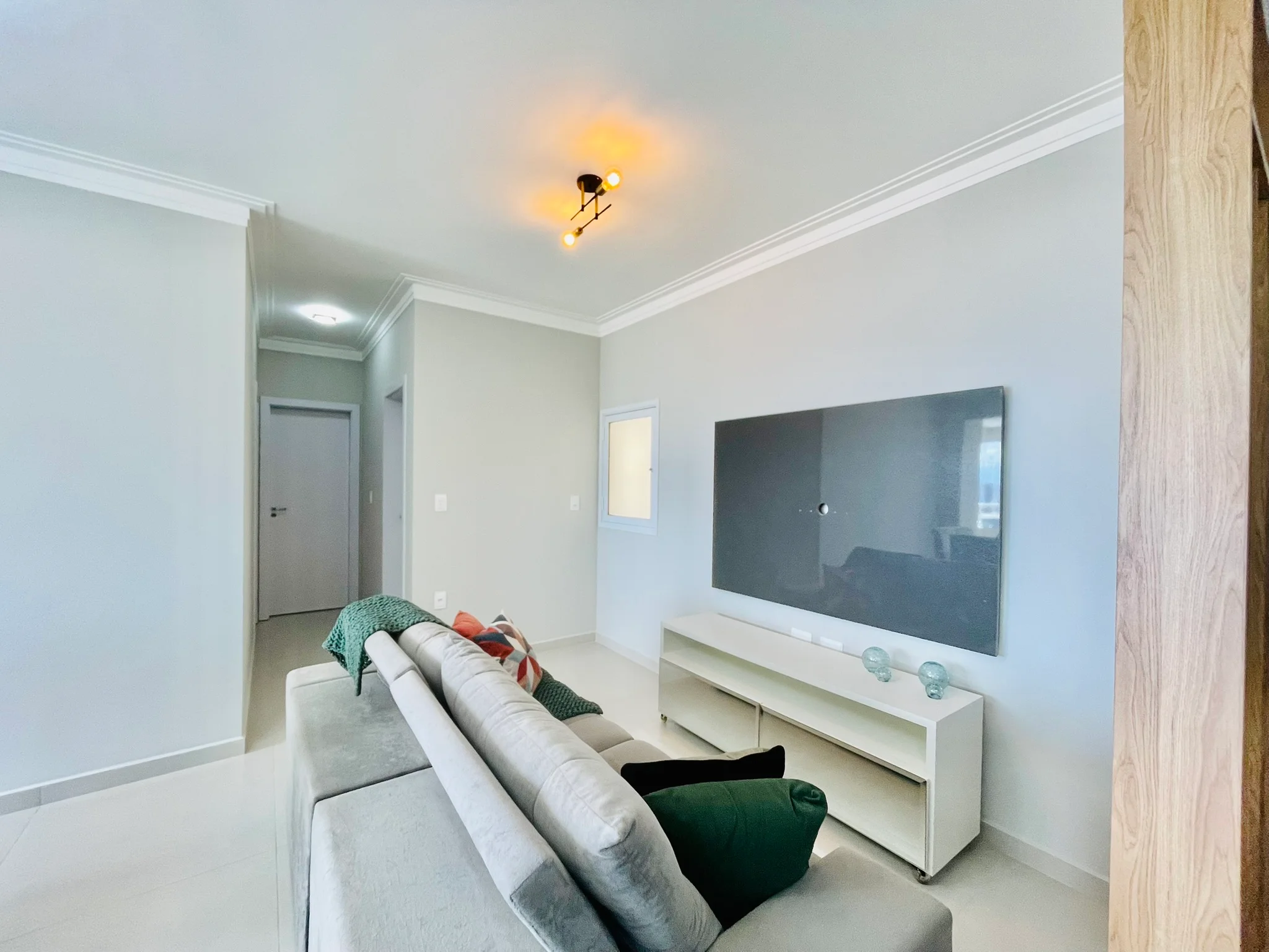 Apartamento para venda e locação, 101 m² no Condomínio Lume Residence em Taubaté/SP. 