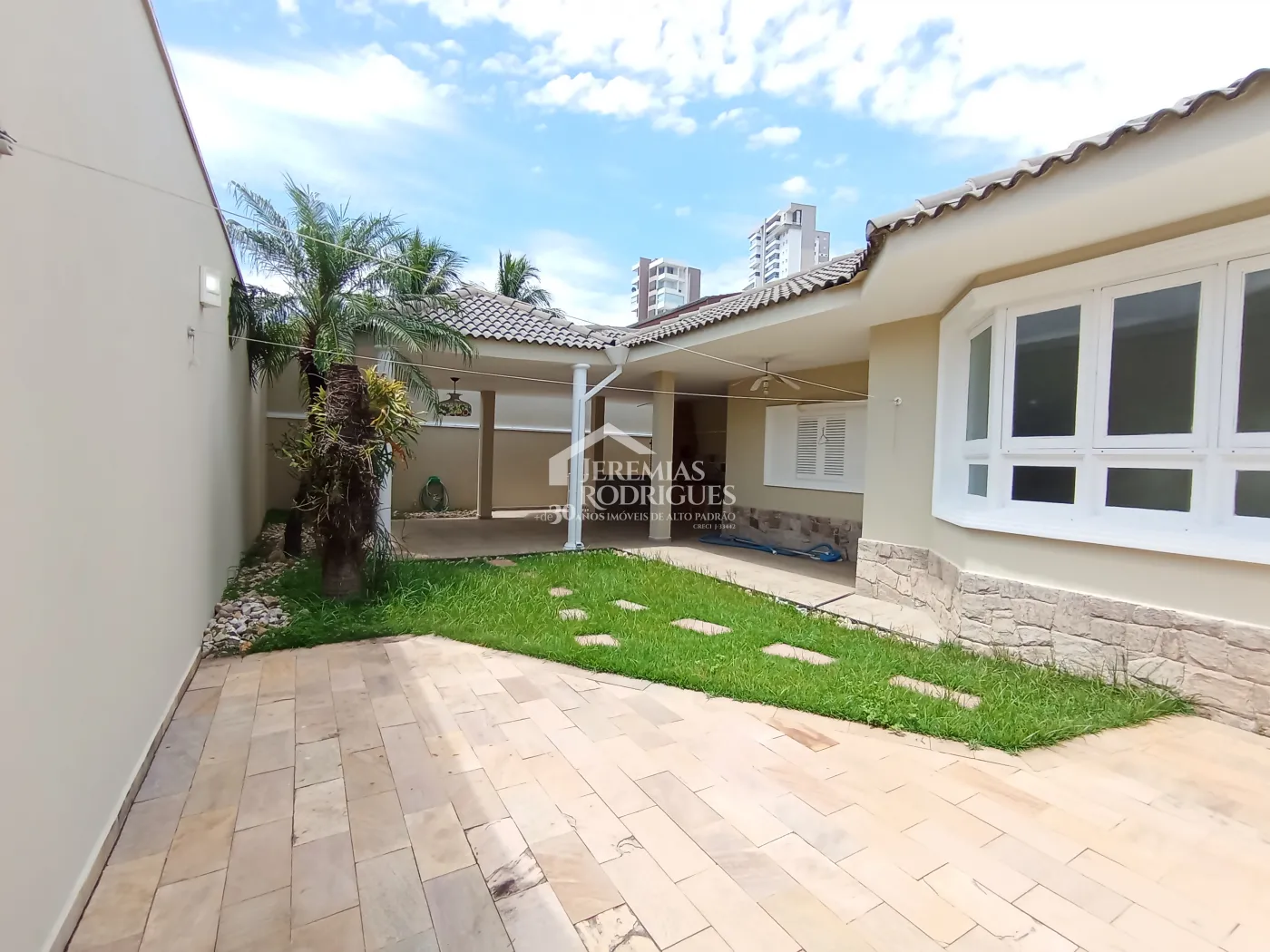 Casa para locação com 4 dormitórios no Condomínio Taubaté Village em Taubaté/SP.