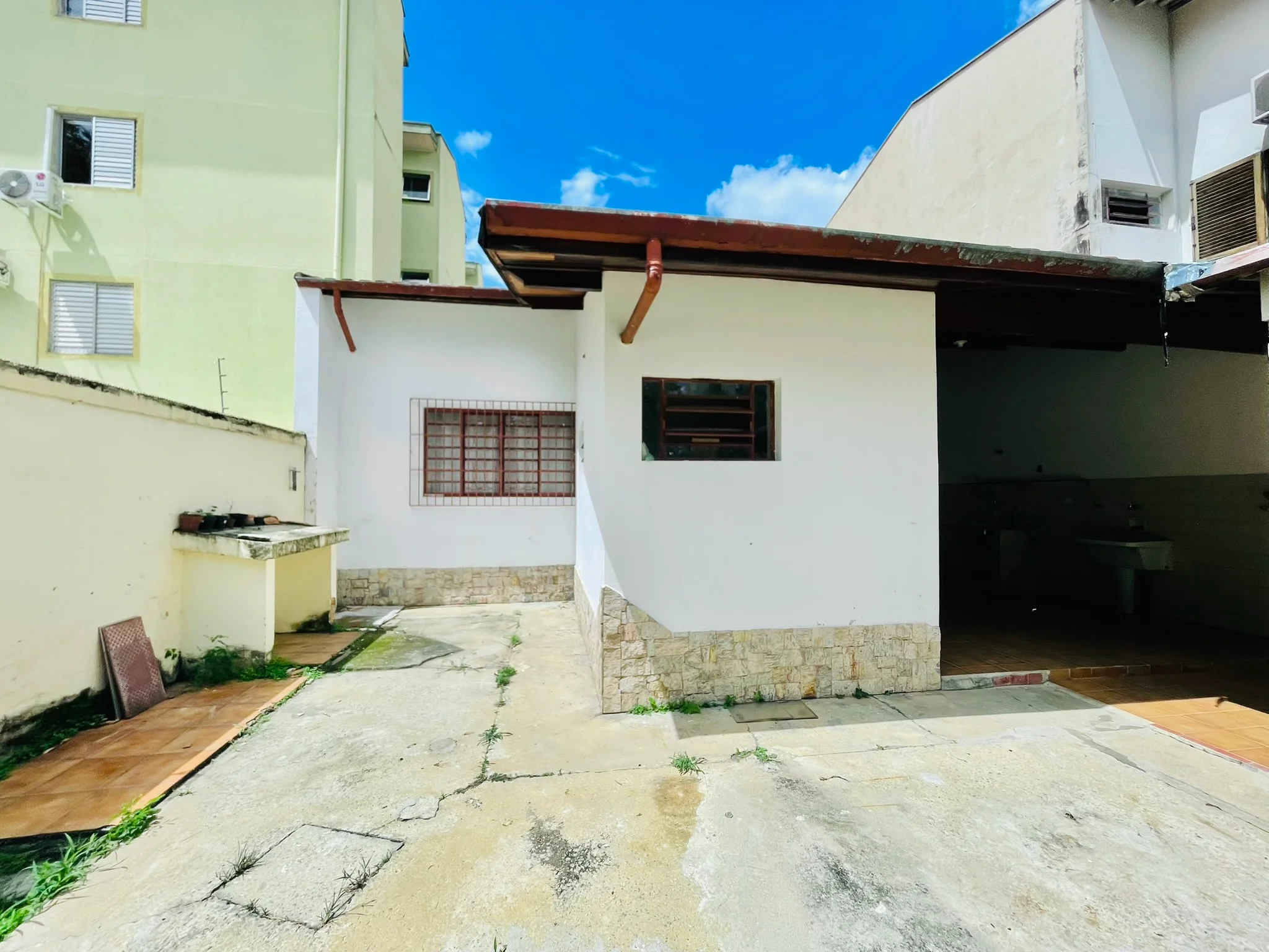 Casa para venda e locação no bairro Jardim das Nações em Taubaté/SP. 