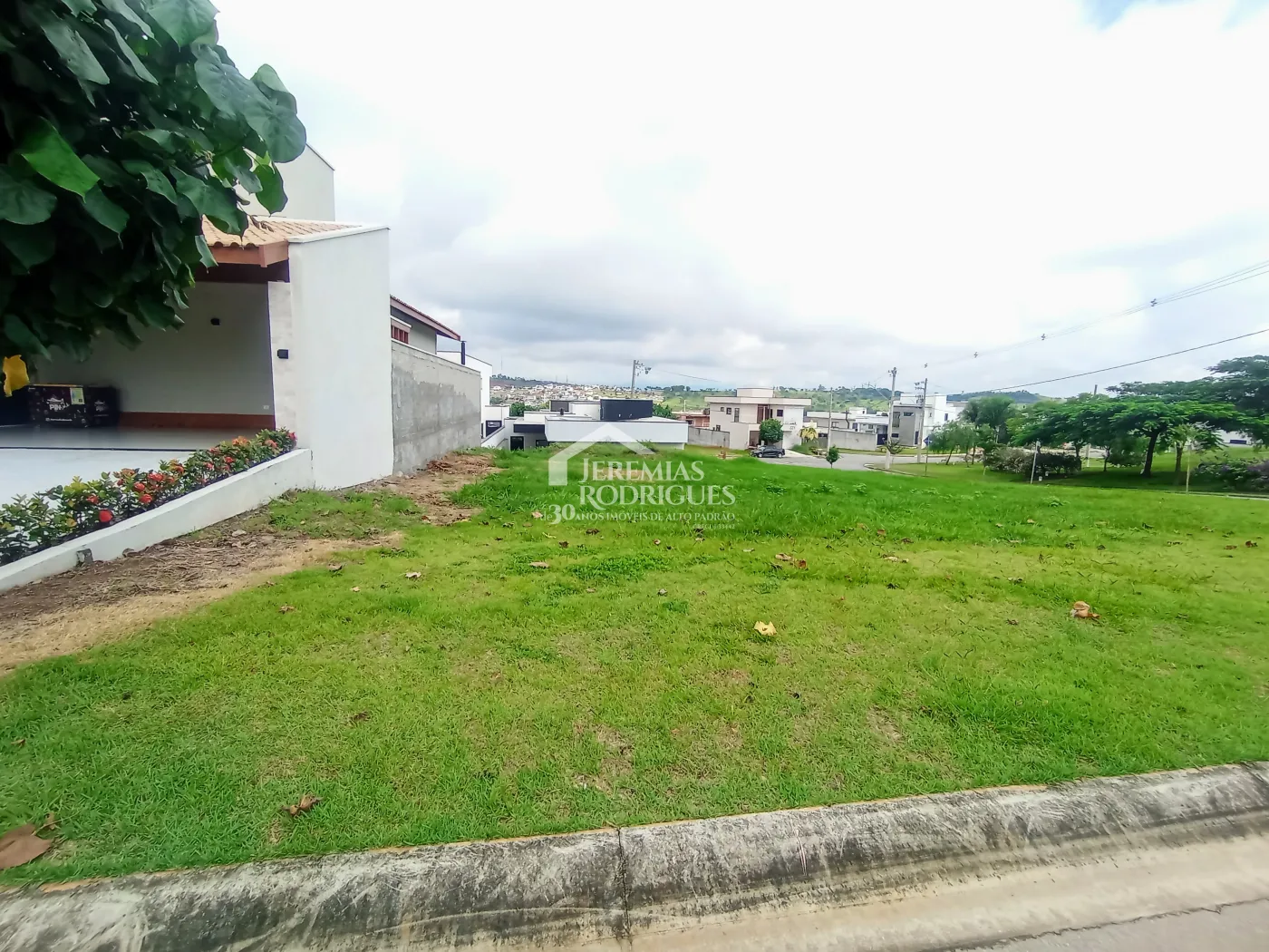 Terreno à venda com 528 m² no Condomínio Cyrela Landscape em Taubaté/SP.