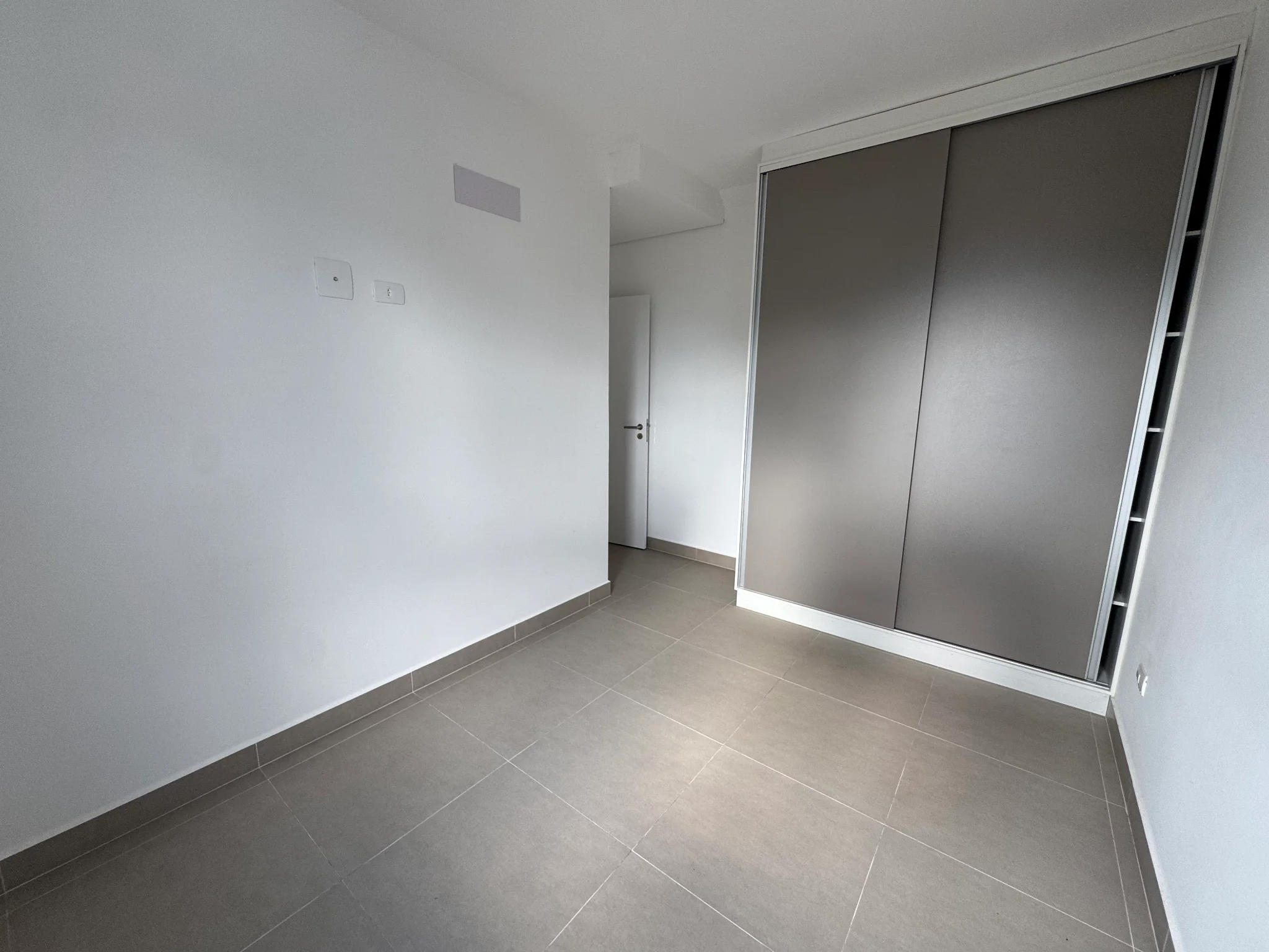 Apartamento à venda com 3 dormitórios, 127 m² no Edifício Eduarda em Ubatuba/SP. 