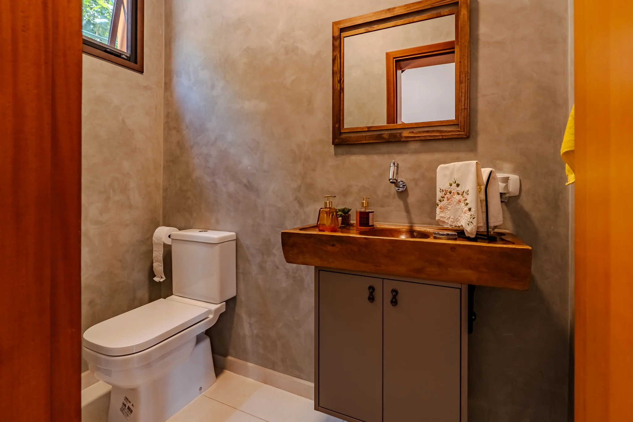 Casa à venda com 3 suítes no Condomínio Parque da Mantiqueira em Santo Antônio do Pinhal/SP. 