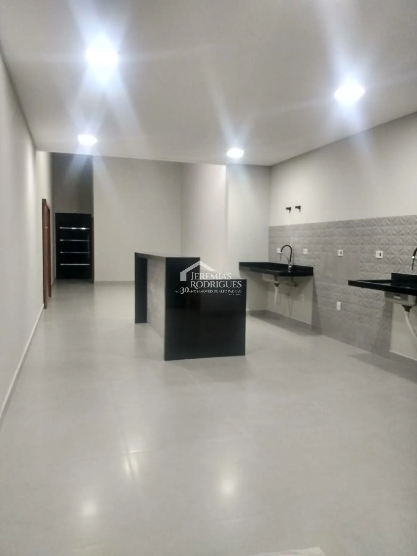 Casa à venda com 2 dormitórios no Condomínio Barão de Tremembé em Tremembé/SP