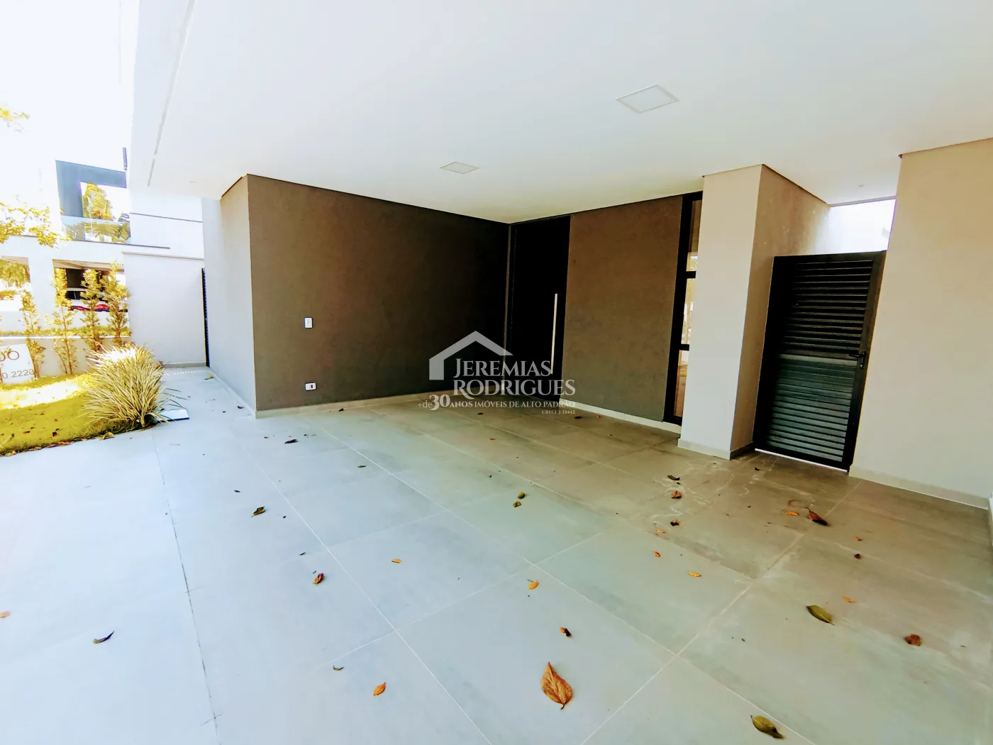 Casa à venda com 3 suítes no Condomínio Campos do Conde II em Tremembé/SP.