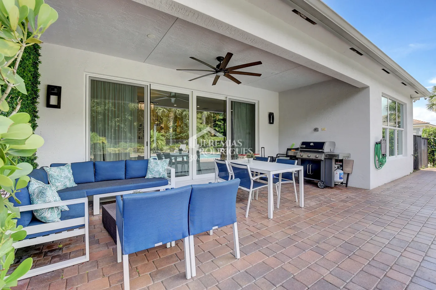 Casa com 4 dormitórios - Condomínio Dakota - Miami/ Flórida