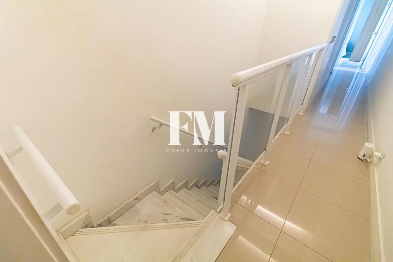 Copacabana! Magnífico Duplex Reformado de 156m² com 2 Vagas na Rua Miguel Lemos - foto 17