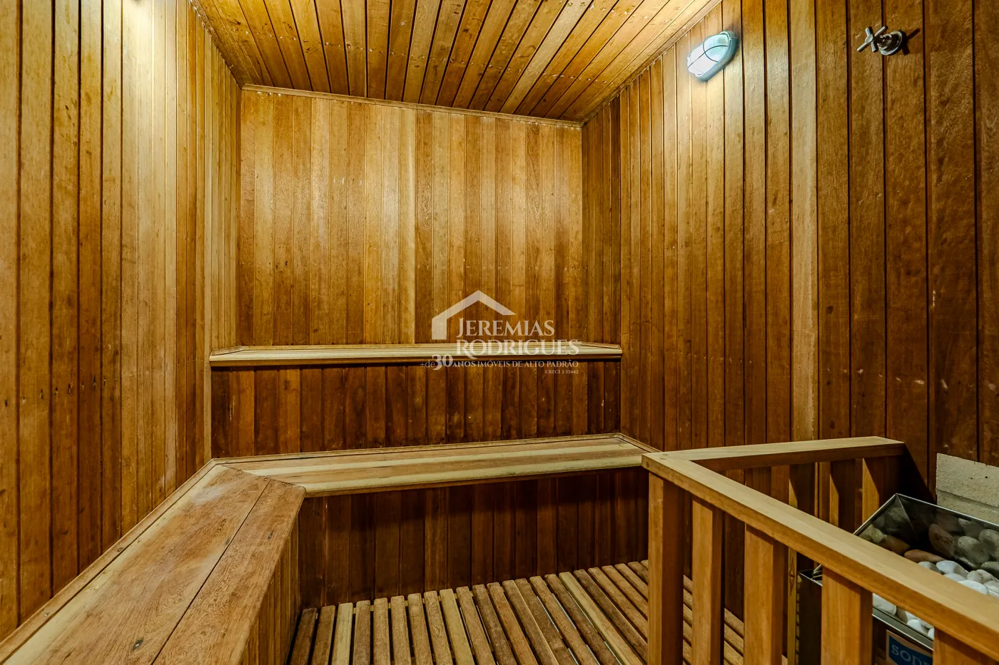 Casa à venda no Parque Pedra do Baú em Campos do Jordão/SP.