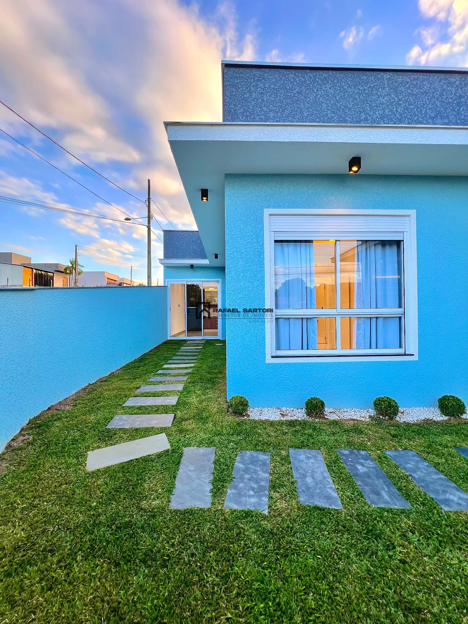 CASA DE ESQUINA EM MEIO LOTE BAIRRO ESTRADA NOVA — foto 2