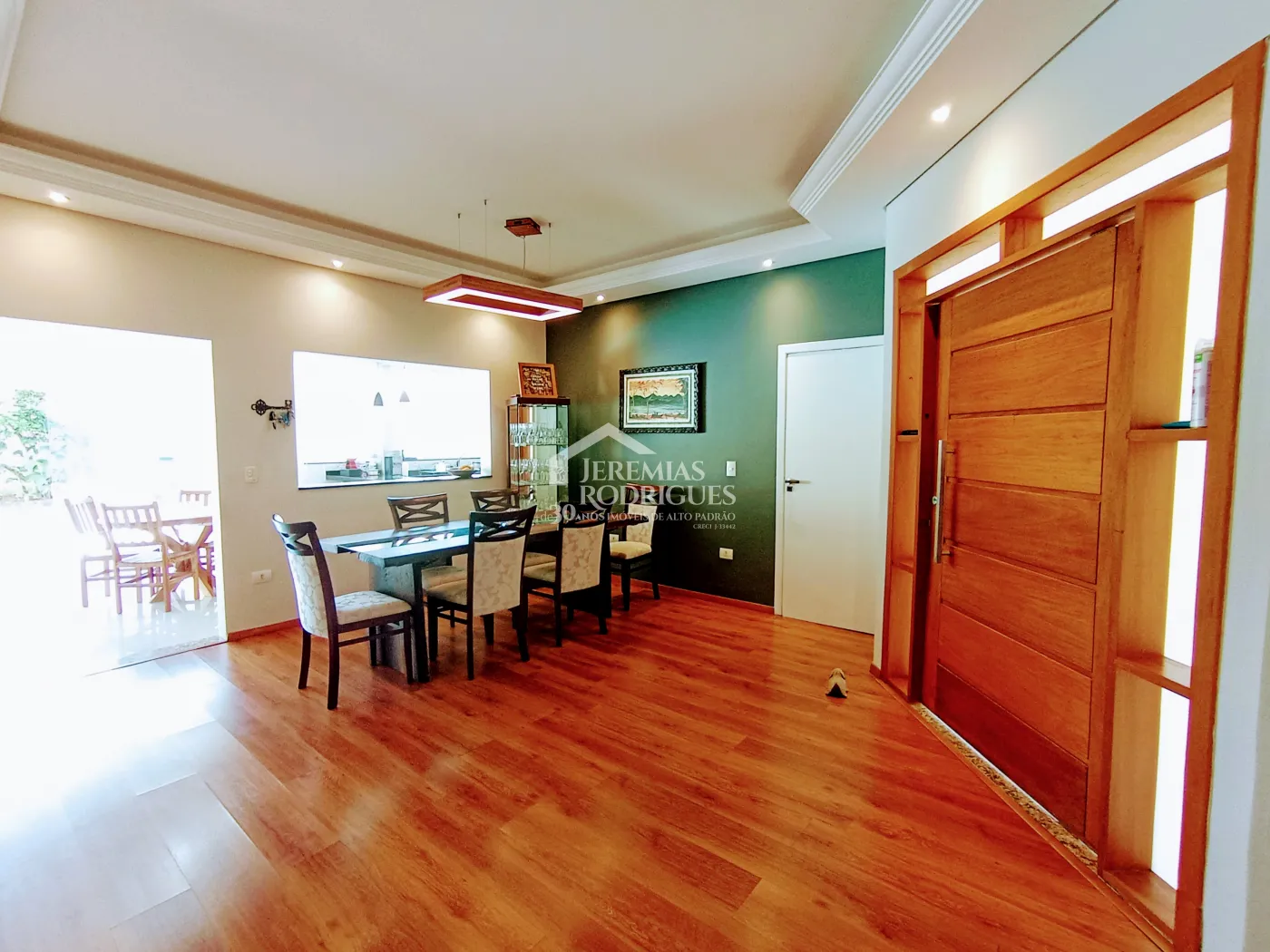 Casa à venda com 3 suítes no Condomínio Reserva dos Lagos em Pindamonhangaba/SP.