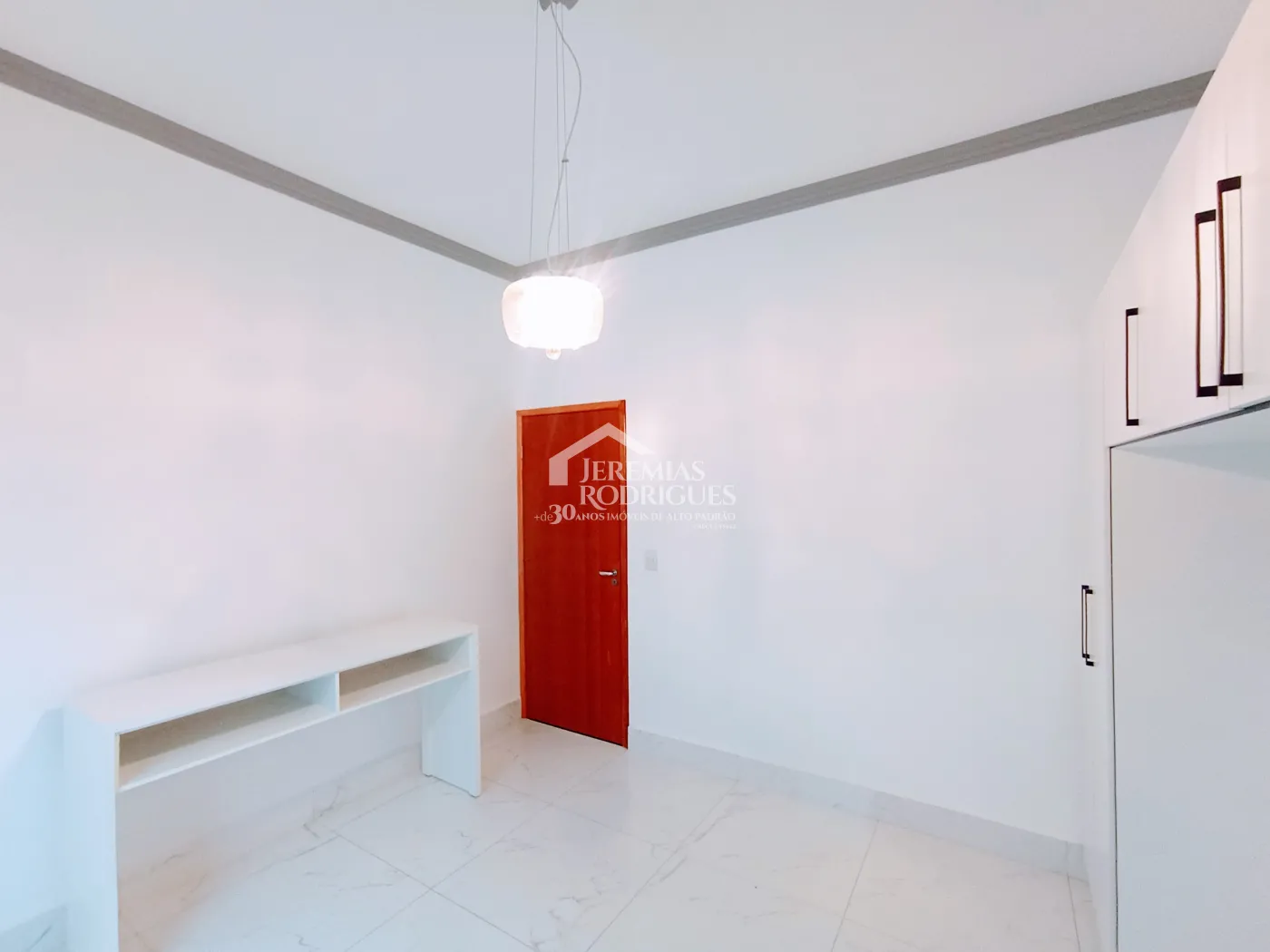 Casa para venda e locação com 3 dormitórios, no Condomínio Colonial Village II em Pindamonhangaba/SP