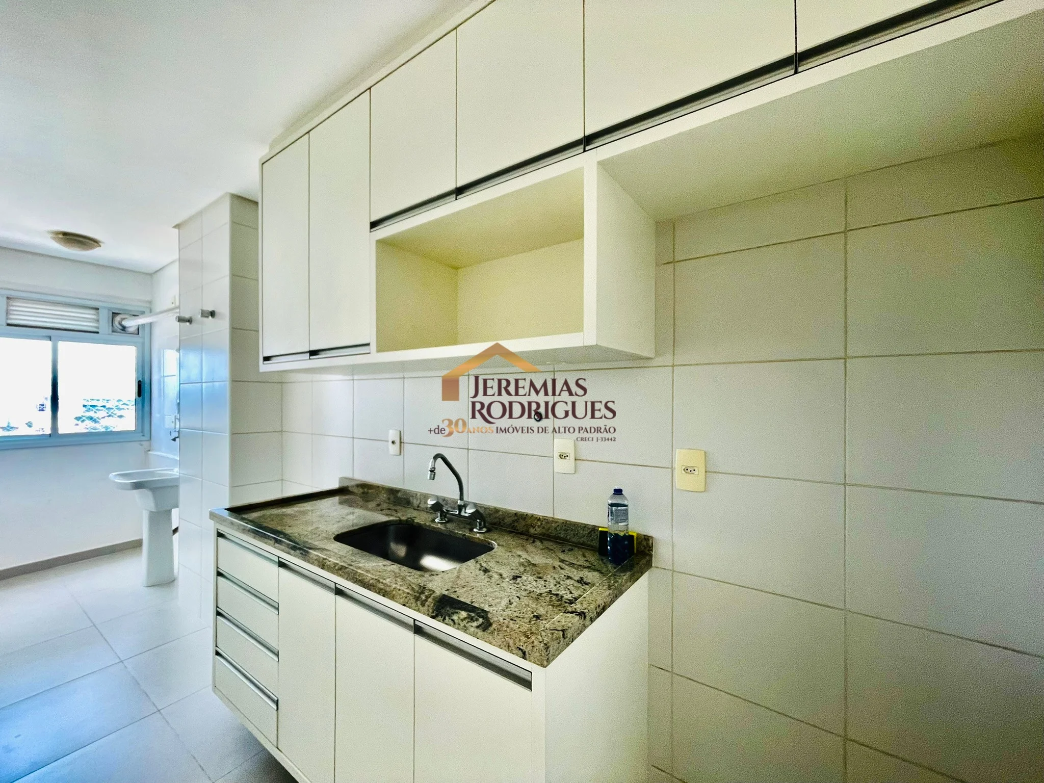 Apartamento para locação no Edifício Itacaré em Taubaté/SP.