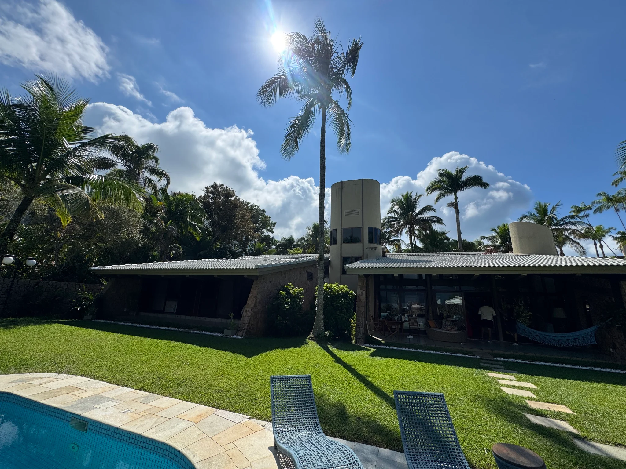Casa á venda com 5 suítes, pé na areia no Condomínio Domingas Dias em Ubatuba/SP.