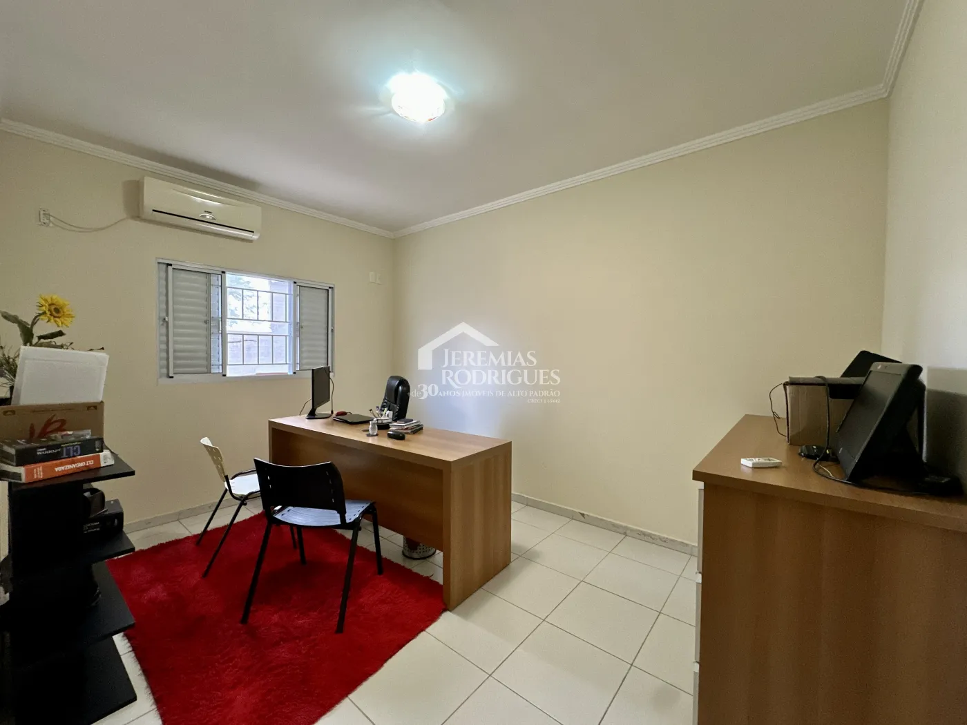 Casa comercial com 320 m² - Chácara Guizard - Taubaté/SP.