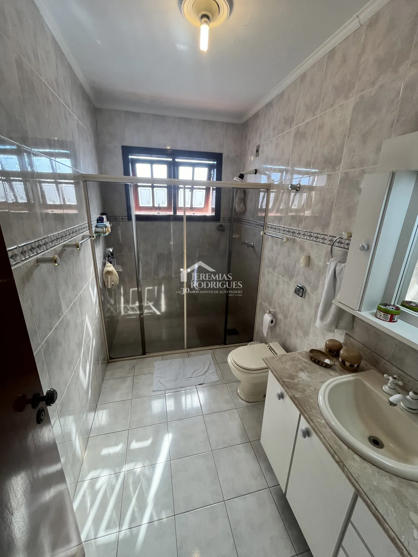 Sobrado com 3 dormitórios, 825 m2 - Residencial Doutor Lessa em Pindamonhangaba/SP