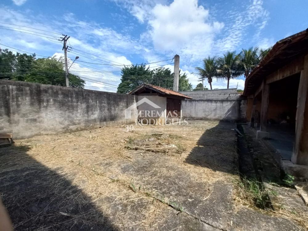Espetacular casa térrea com piscina, quintal amplo e ótima localização - Pindamonhangaba/SP