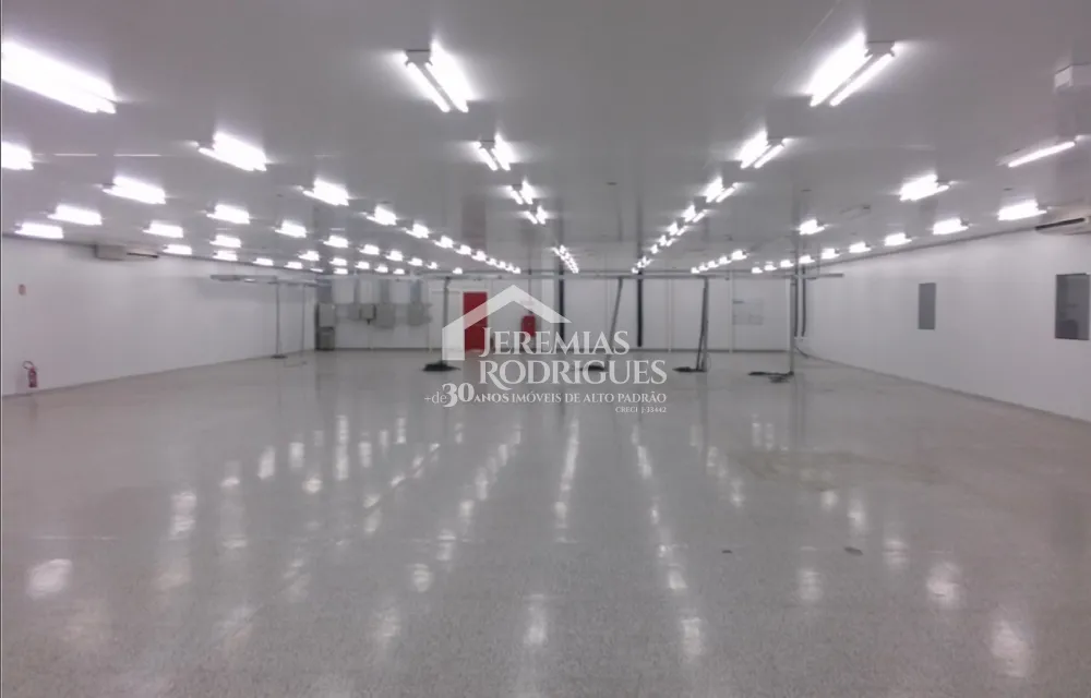 Excelente galpão padrão AA climatizado e com piso antiestático