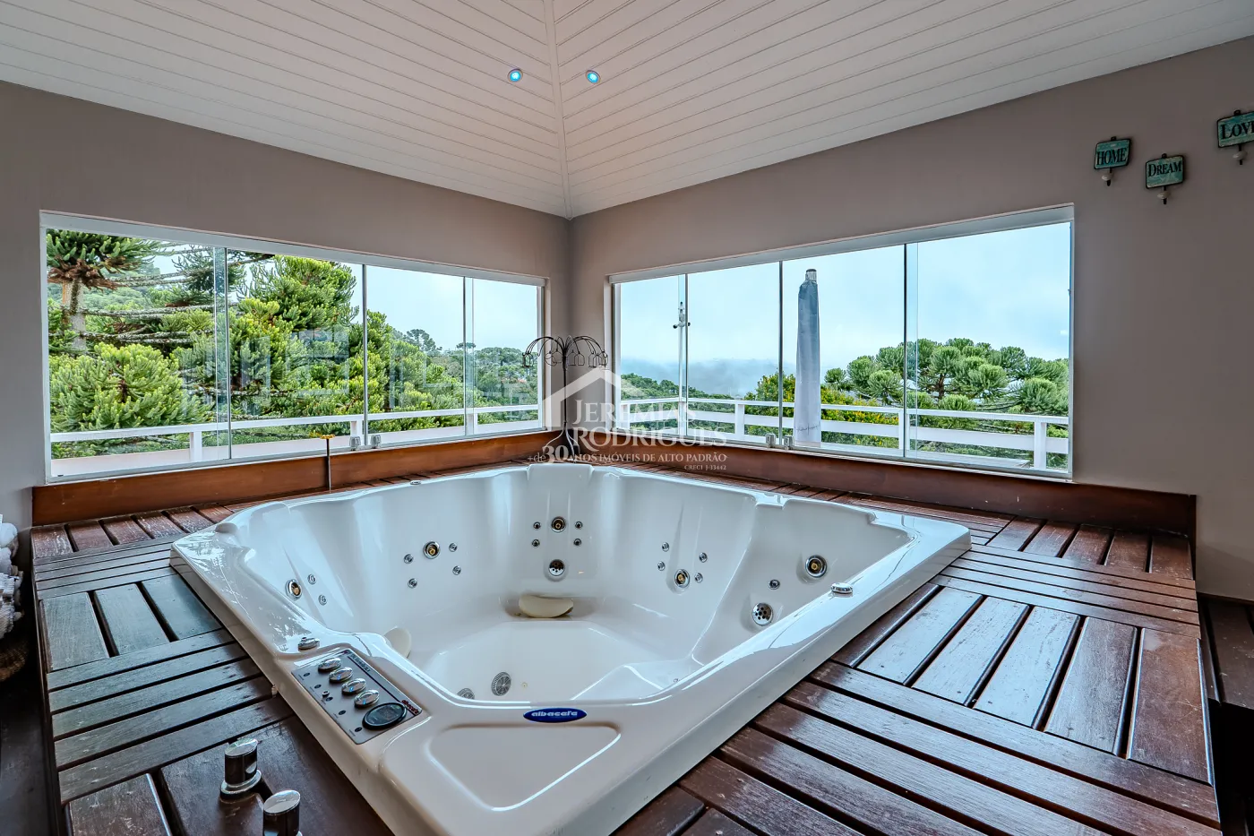 Casa à venda por R$ 4.400.000,00 - Campos do Jordão/SP