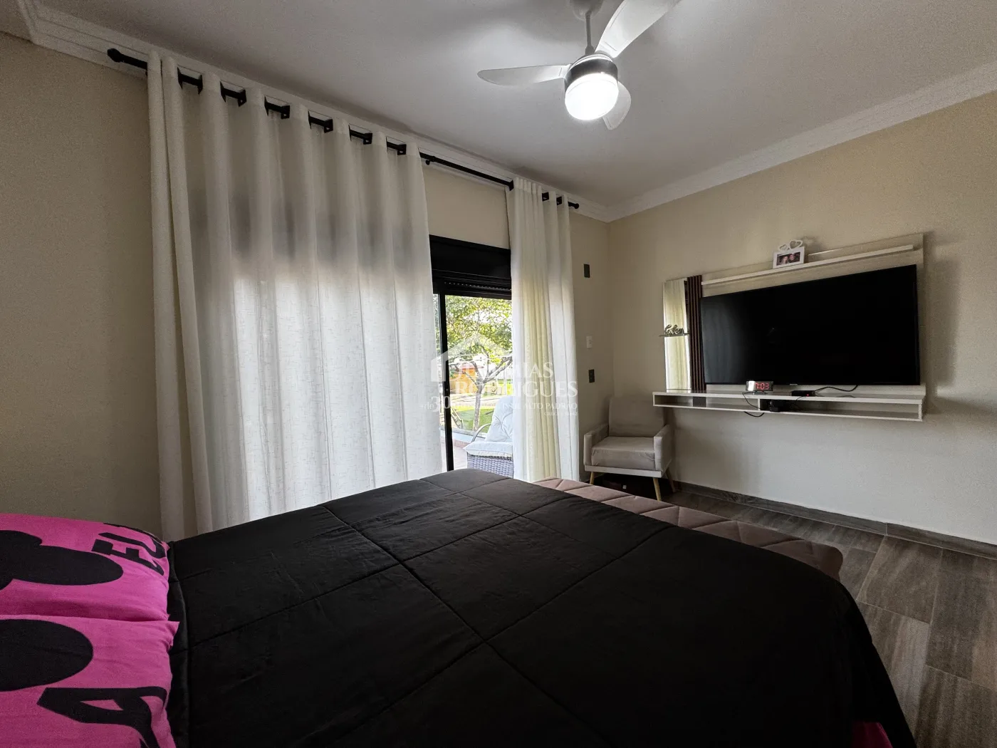 Casa com 3 dormitórios, 267 m² - Condomínio Parque das Araucárias - Tremembé/SP.