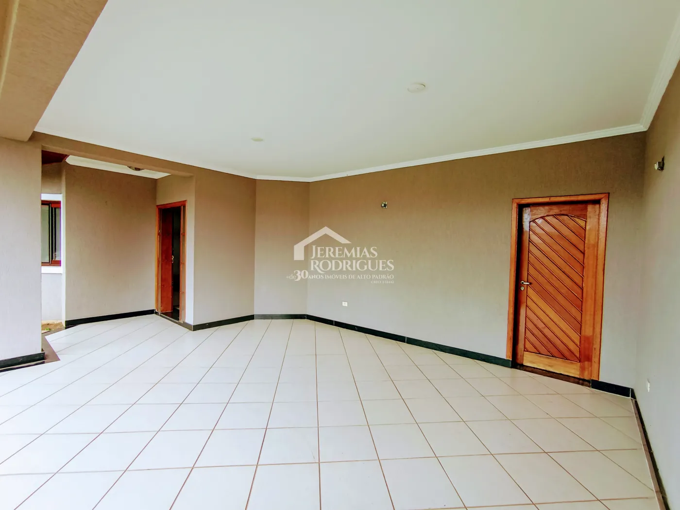 Casa para venda e locação com 3 dormitórios no Condomínio Taubaté Village em Taubaté/SP