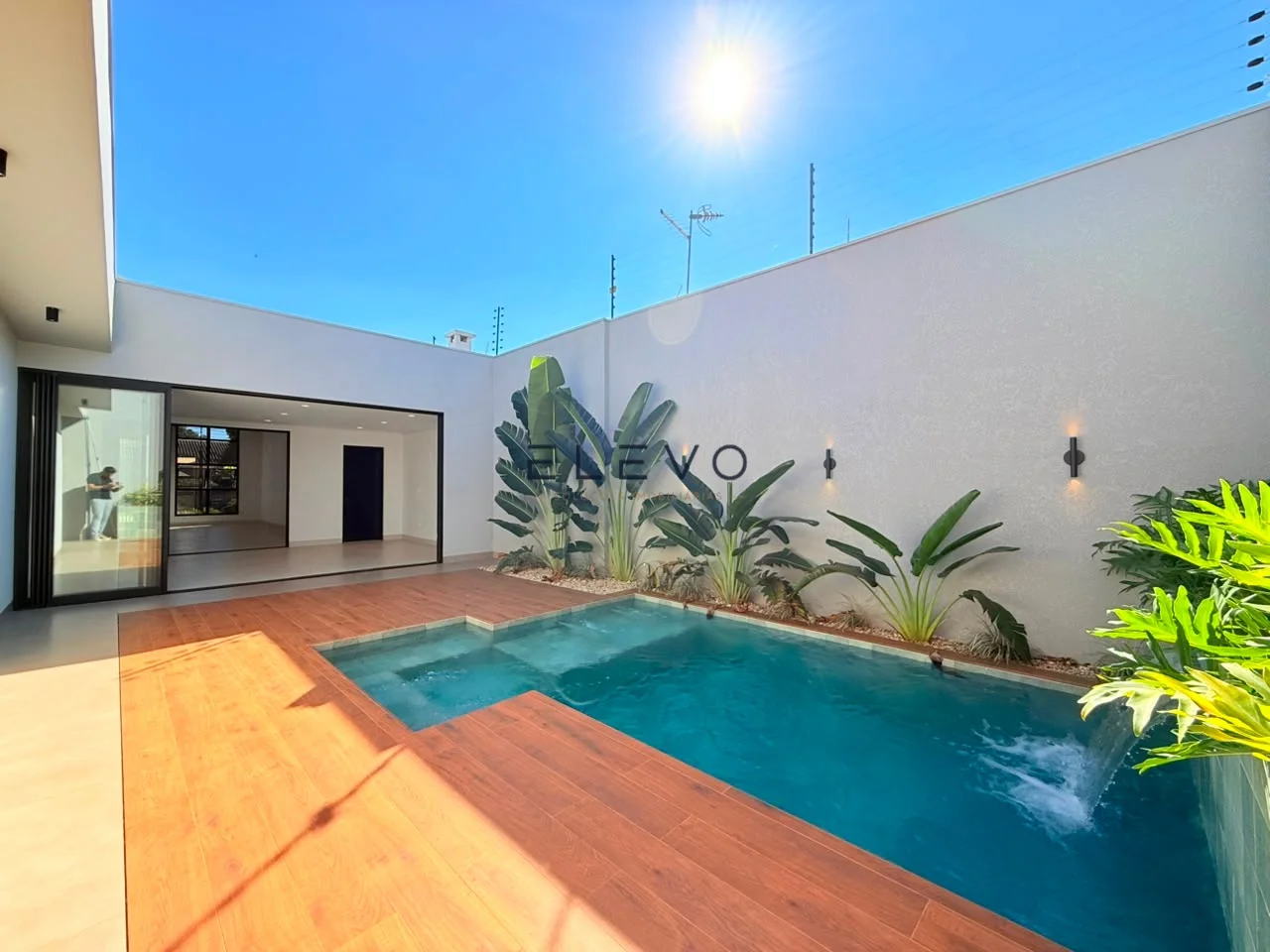 Casa Alto Padrão à Venda no Jardim Real | 3 Suítes, Automação Alexa e Piscina Aquecida