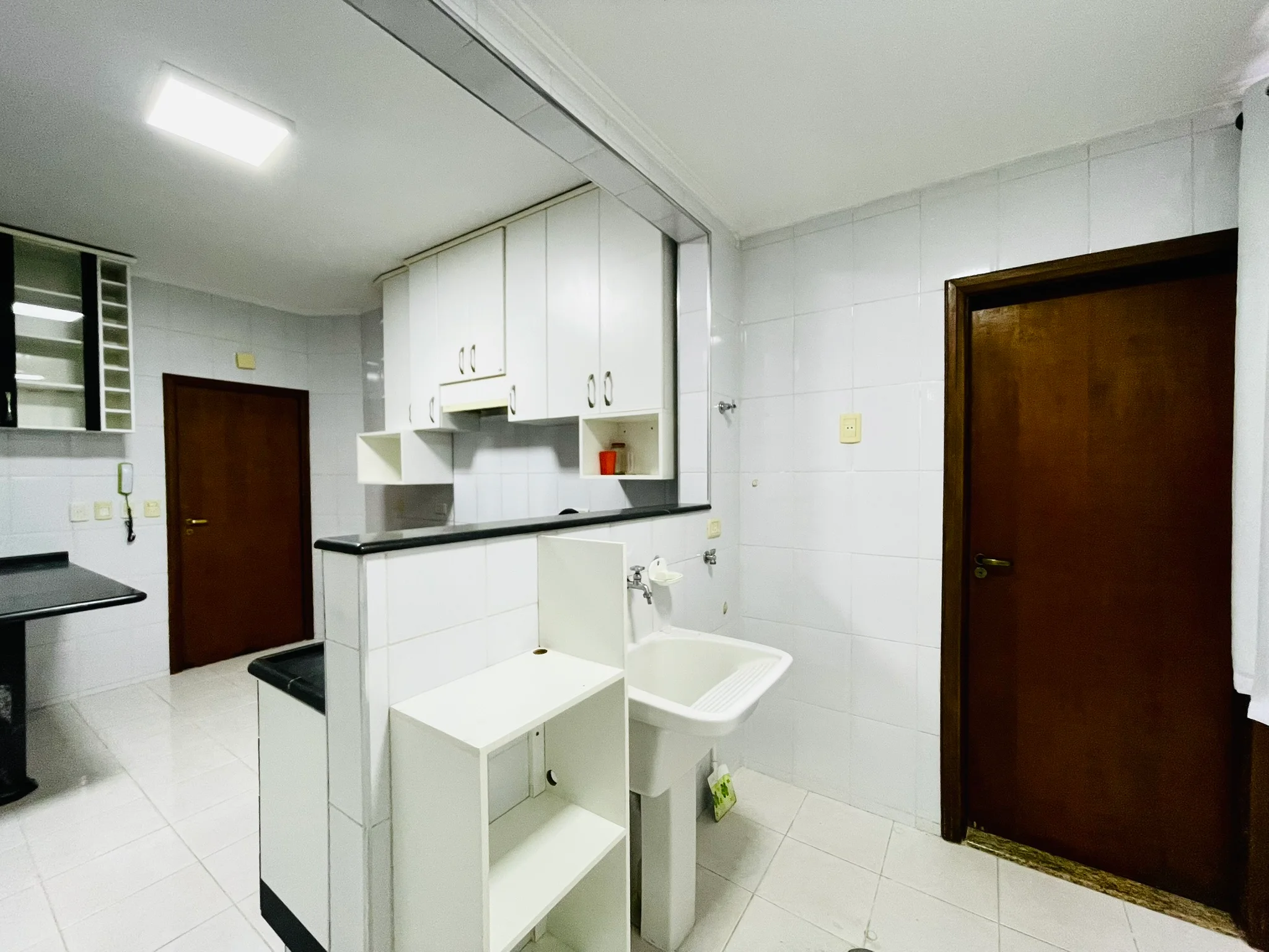 Apartamento para venda com 5 dormitórios no Edifício Olimpia em Taubaté/SP. 