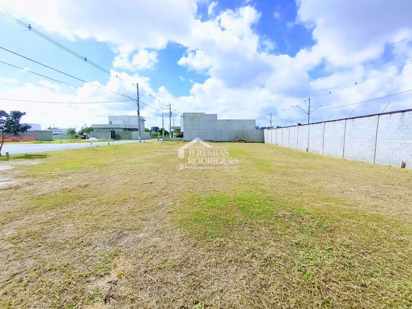 Terreno à venda com 253 m² no Condomínio Pérola do Vale em Tremembé/SP