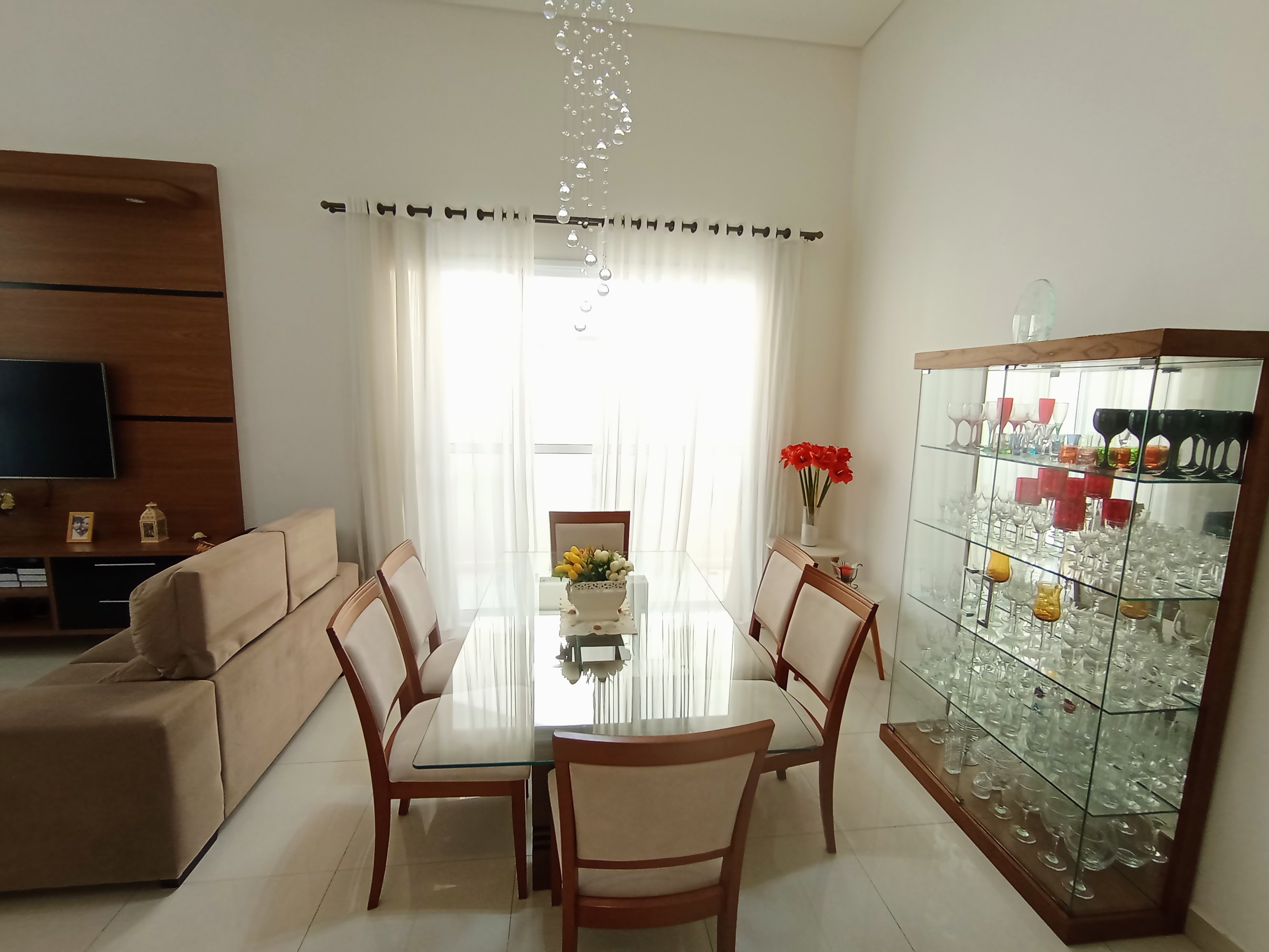 Casa à venda com 2 dormitórios no Condomínio Verdes Vales em Taubaté/SP.